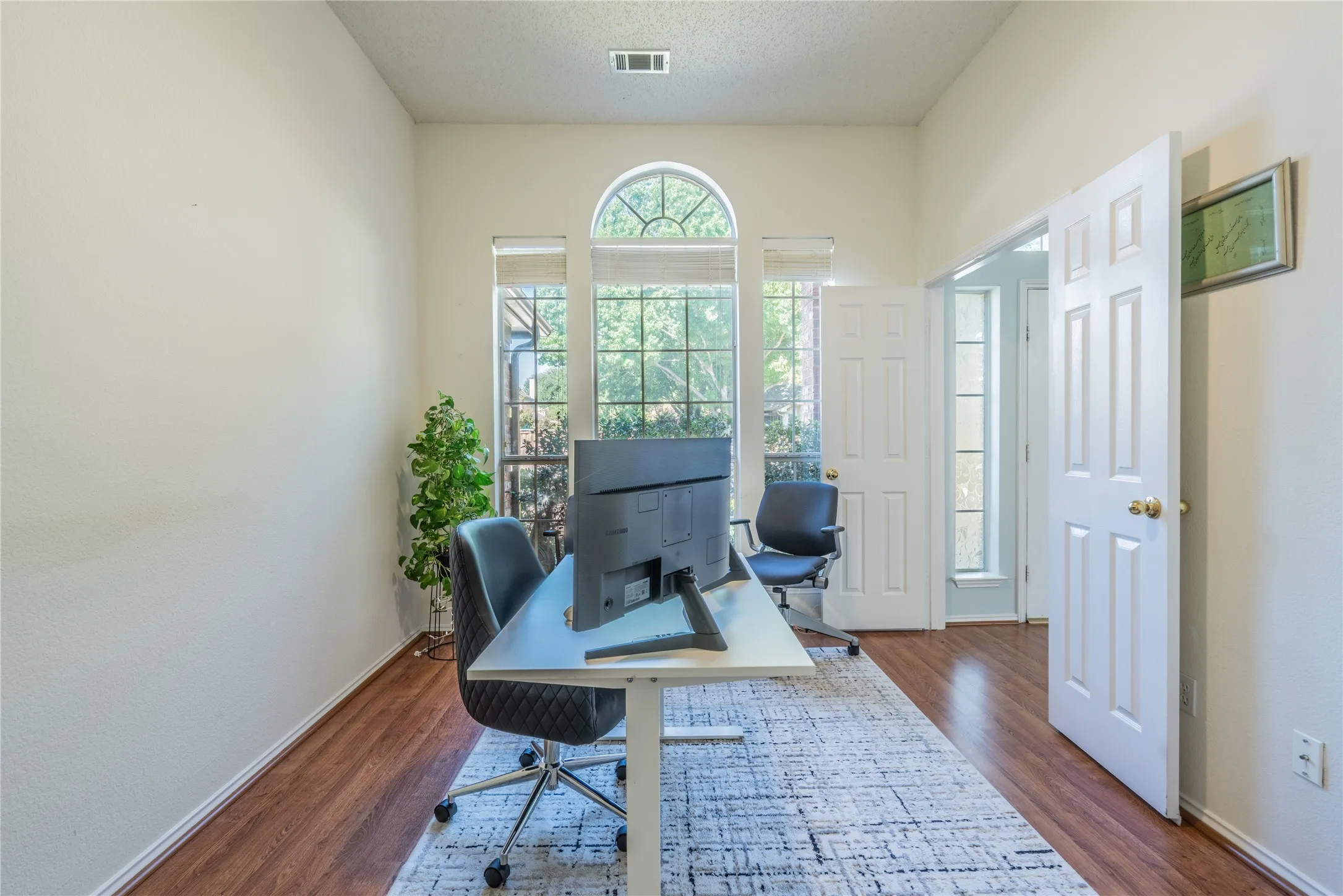 Single Family Residence For Rent in Denton County , 3112 Trailwood Lane, Flower Mound, Texas 75028, 4 Bedroom, 2 Bathroom, 2 Garage spaces, 2,156 Sqft, built in 1995, mls#21385521, Real Estate Agent in Flower Mound, Homes For Rent in Denton county, Homes For Rent in Flower Mound, Realtor in Flower Mound Texas, Real Estate Brokerage Independent Realty Texas, Luminita Cordes Realtor