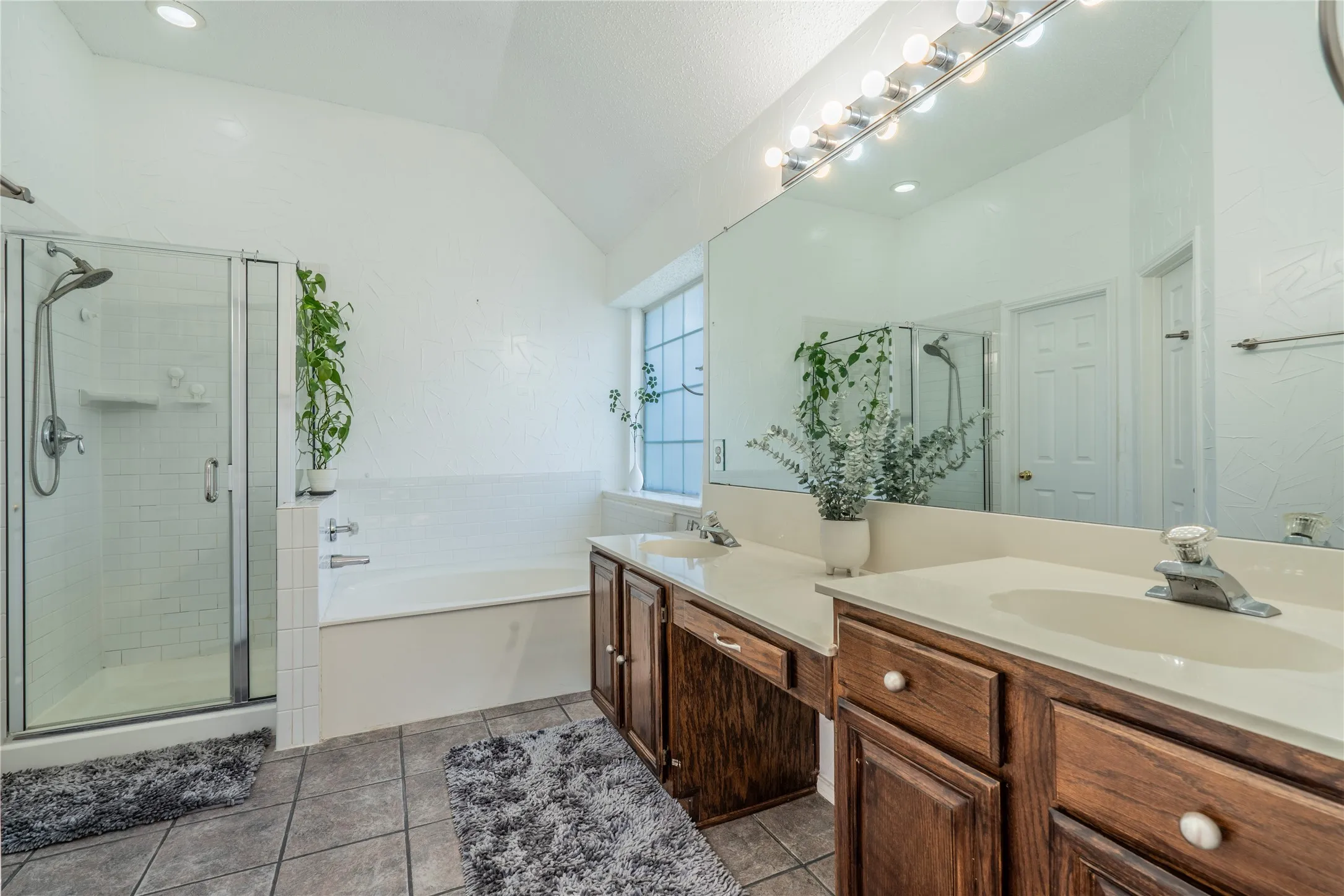 Single Family Residence For Rent in Denton County , 3112 Trailwood Lane, Flower Mound, Texas 75028, 4 Bedroom, 2 Bathroom, 2 Garage spaces, 2,156 Sqft, built in 1995, mls#21385521, Real Estate Agent in Flower Mound, Homes For Rent in Denton county, Homes For Rent in Flower Mound, Realtor in Flower Mound Texas, Real Estate Brokerage Independent Realty Texas, Luminita Cordes Realtor