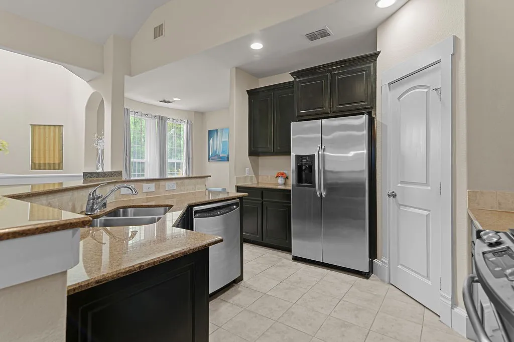 Townhouse For Rent in Dallas County , 2635 Villa Di Lago 1, Grand Prairie, Texas 75054, 2 Bedroom, 3 Bathroom, 2 Garage spaces, 1,906 Sqft, built in 2006, mls#21385528, Real Estate Agent in Grand Prairie, Homes For Rent in Dallas county, Homes For Rent in Grand Prairie, Realtor in Grand Prairie Texas, Real Estate Brokerage Independent Realty Texas, Luminita Cordes Realtor