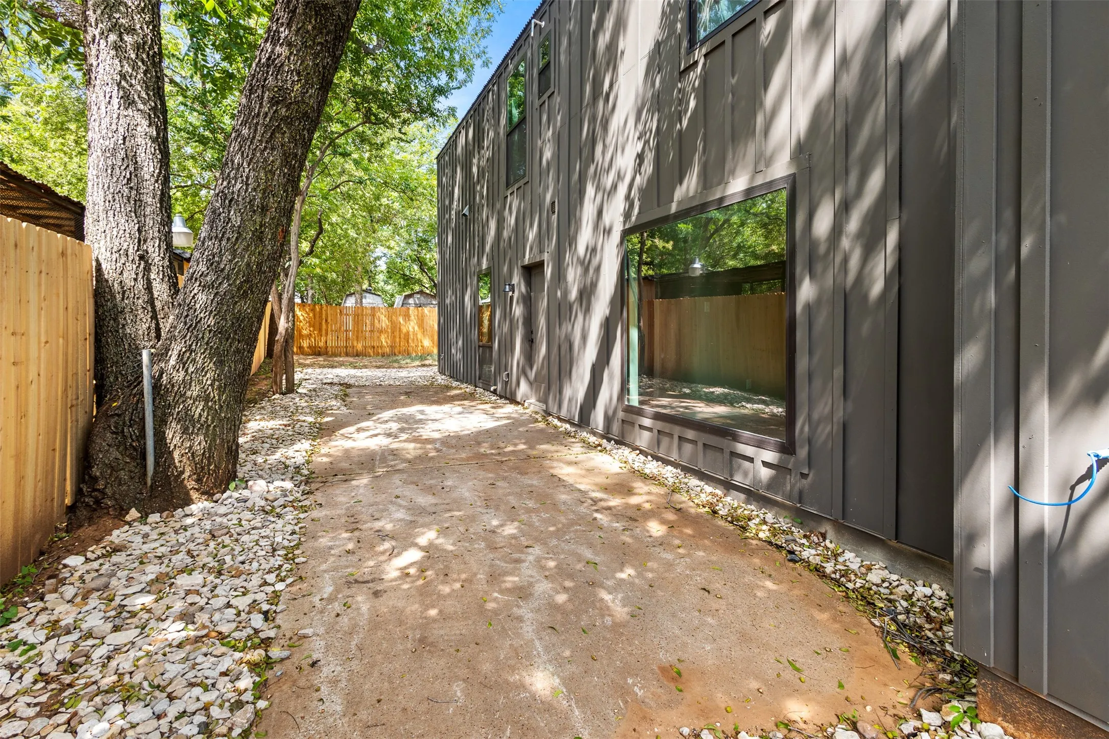 Single Family Residence For Rent in Tarrant County , 957 Woods Avenue, Fort Worth, Texas 76102, 2 Bedroom, 2 Bathroom, Garage spaces, 1,350 Sqft, built in 2026, mls#21385527, Real Estate Agent in Fort Worth, Homes For Rent in Tarrant county, Homes For Rent in Fort Worth, Realtor in Fort Worth Texas, Real Estate Brokerage Independent Realty Texas, Luminita Cordes Realtor