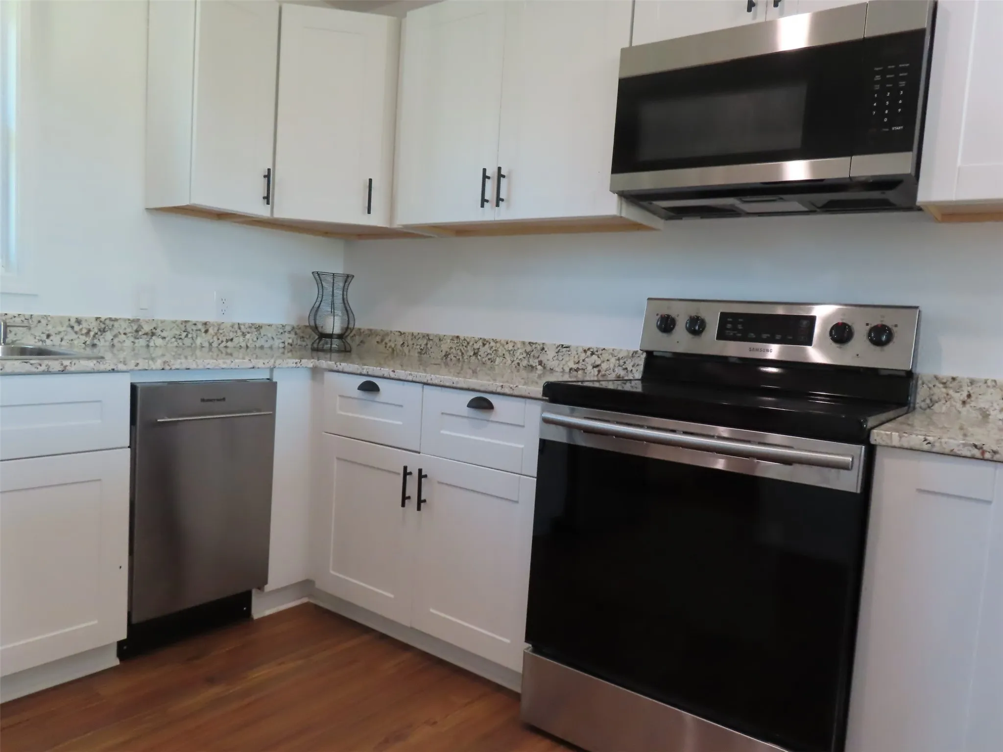 Single Family Residence For Sale in Camp County , 2099 County Road 3420, Leesburg, Texas 75451, 2 Bedroom, 1 Bathroom, Garage spaces, 832 Sqft, built in 1973, mls#21385505, Real Estate Agent in Leesburg, Homes For Sale in Camp county, Homes For Sale in Leesburg, Realtor in Leesburg Texas, Real Estate Brokerage Independent Realty Texas, Luminita Cordes Realtor