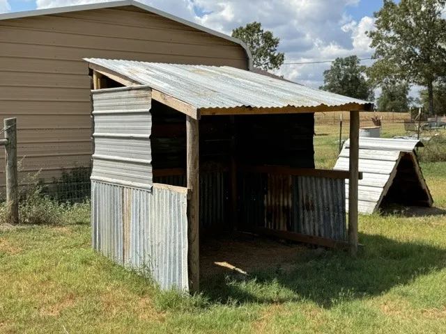 Single Family Residence For Sale in Camp County , 2099 County Road 3420, Leesburg, Texas 75451, 2 Bedroom, 1 Bathroom, Garage spaces, 832 Sqft, built in 1973, mls#21385505, Real Estate Agent in Leesburg, Homes For Sale in Camp county, Homes For Sale in Leesburg, Realtor in Leesburg Texas, Real Estate Brokerage Independent Realty Texas, Luminita Cordes Realtor