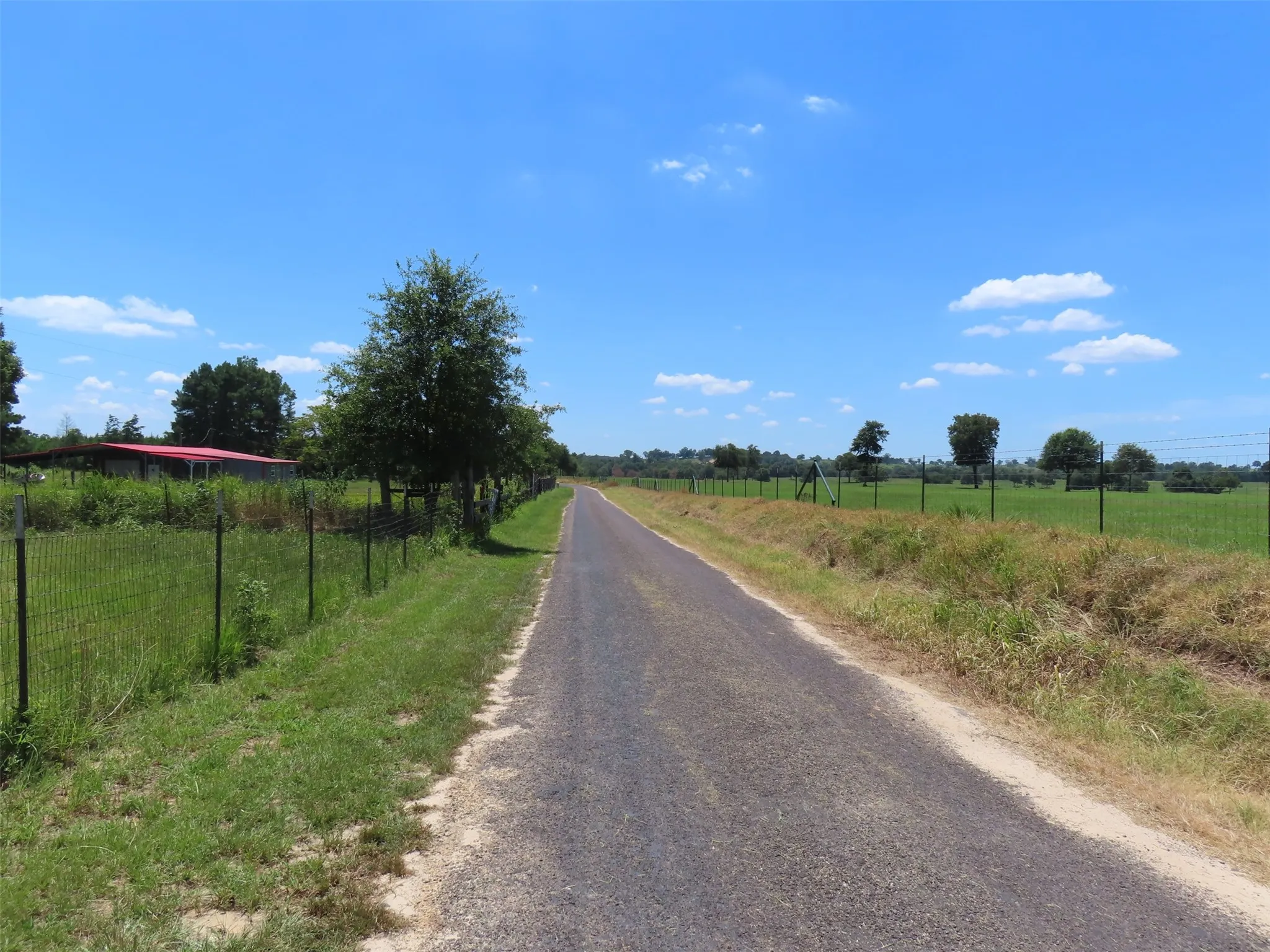 Single Family Residence For Sale in Camp County , 2099 County Road 3420, Leesburg, Texas 75451, 2 Bedroom, 1 Bathroom, Garage spaces, 832 Sqft, built in 1973, mls#21385505, Real Estate Agent in Leesburg, Homes For Sale in Camp county, Homes For Sale in Leesburg, Realtor in Leesburg Texas, Real Estate Brokerage Independent Realty Texas, Luminita Cordes Realtor