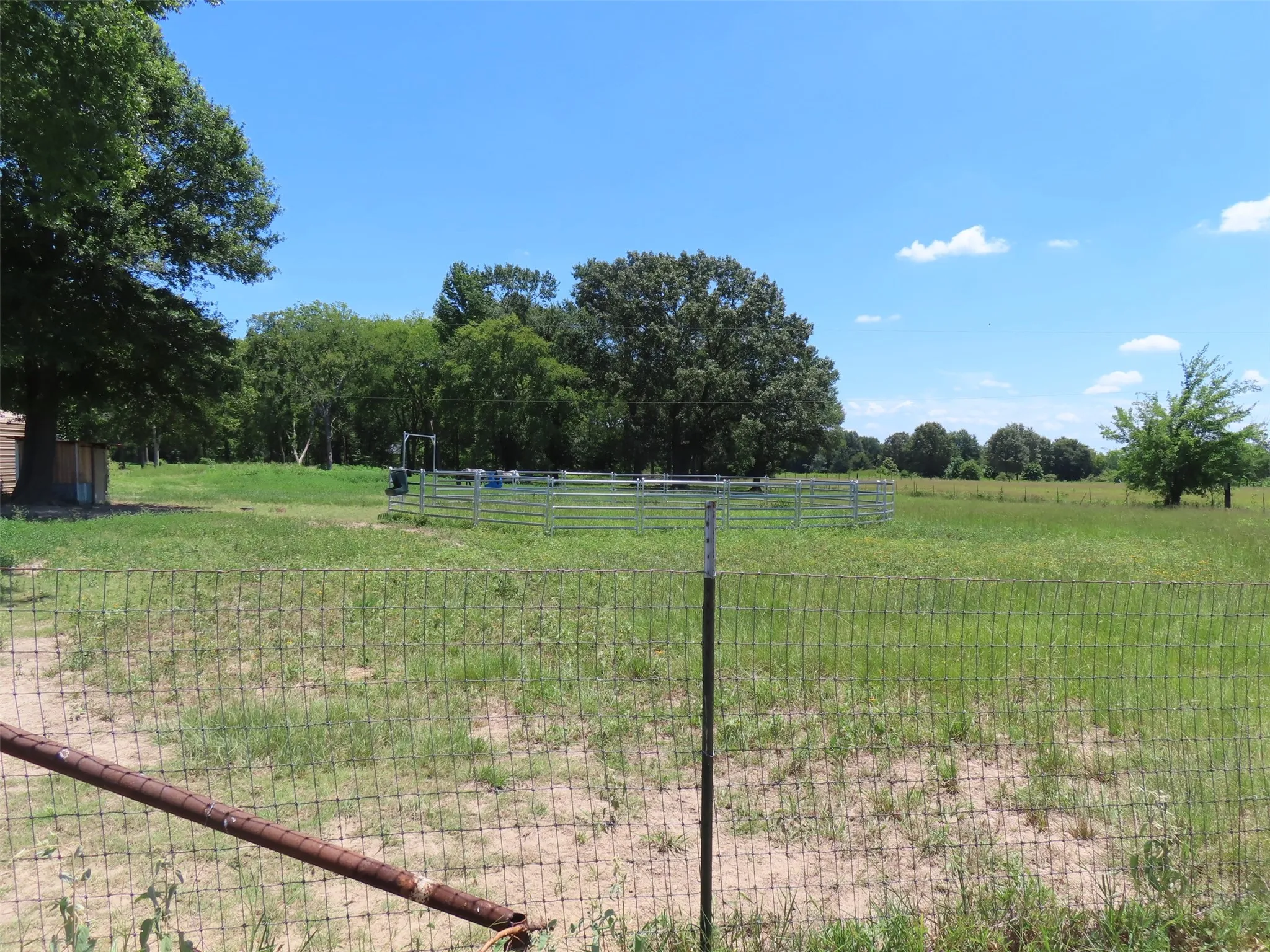 Single Family Residence For Sale in Camp County , 2099 County Road 3420, Leesburg, Texas 75451, 2 Bedroom, 1 Bathroom, Garage spaces, 832 Sqft, built in 1973, mls#21385505, Real Estate Agent in Leesburg, Homes For Sale in Camp county, Homes For Sale in Leesburg, Realtor in Leesburg Texas, Real Estate Brokerage Independent Realty Texas, Luminita Cordes Realtor