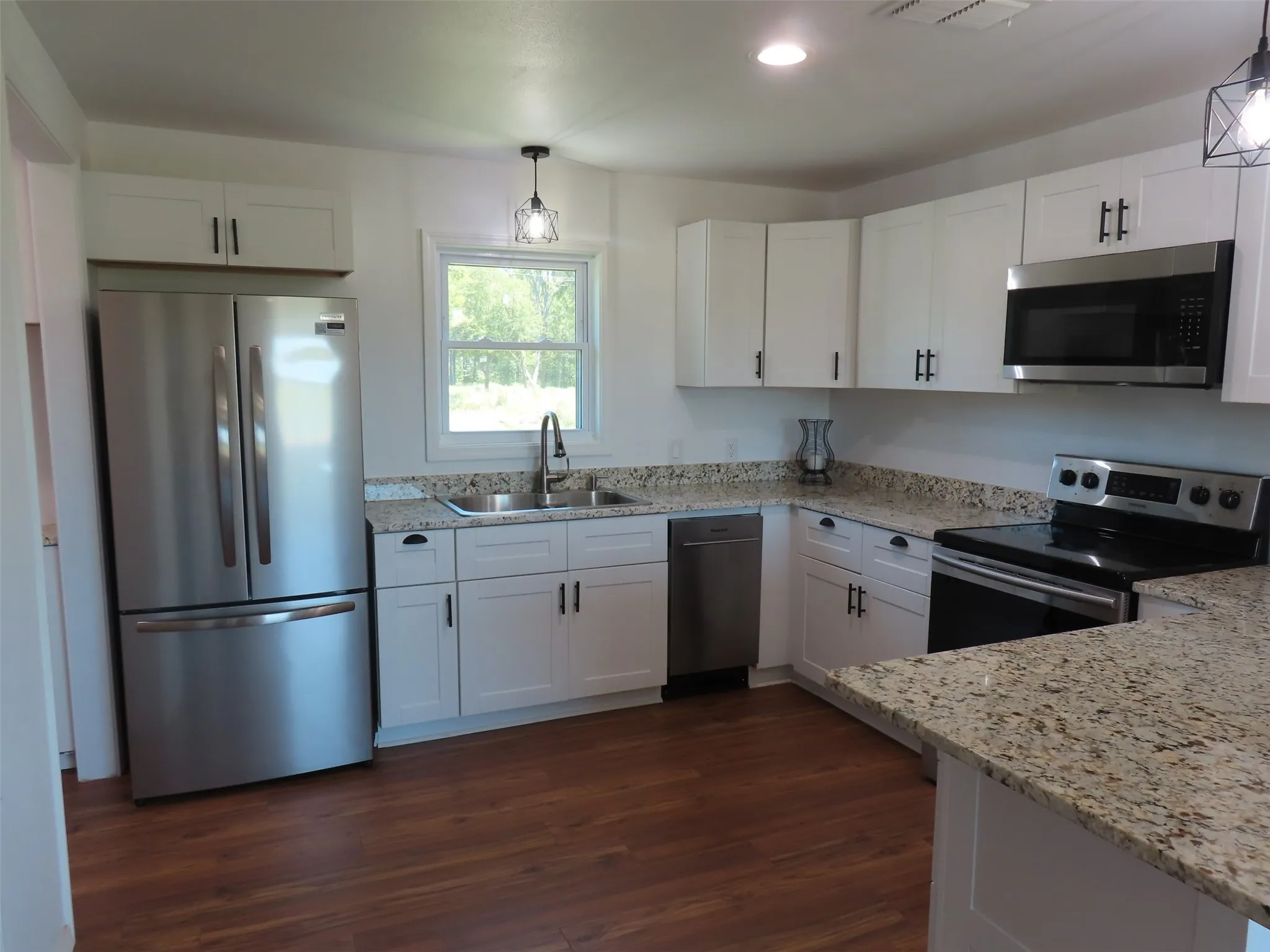 Single Family Residence For Sale in Camp County , 2099 County Road 3420, Leesburg, Texas 75451, 2 Bedroom, 1 Bathroom, Garage spaces, 832 Sqft, built in 1973, mls#21385505, Real Estate Agent in Leesburg, Homes For Sale in Camp county, Homes For Sale in Leesburg, Realtor in Leesburg Texas, Real Estate Brokerage Independent Realty Texas, Luminita Cordes Realtor