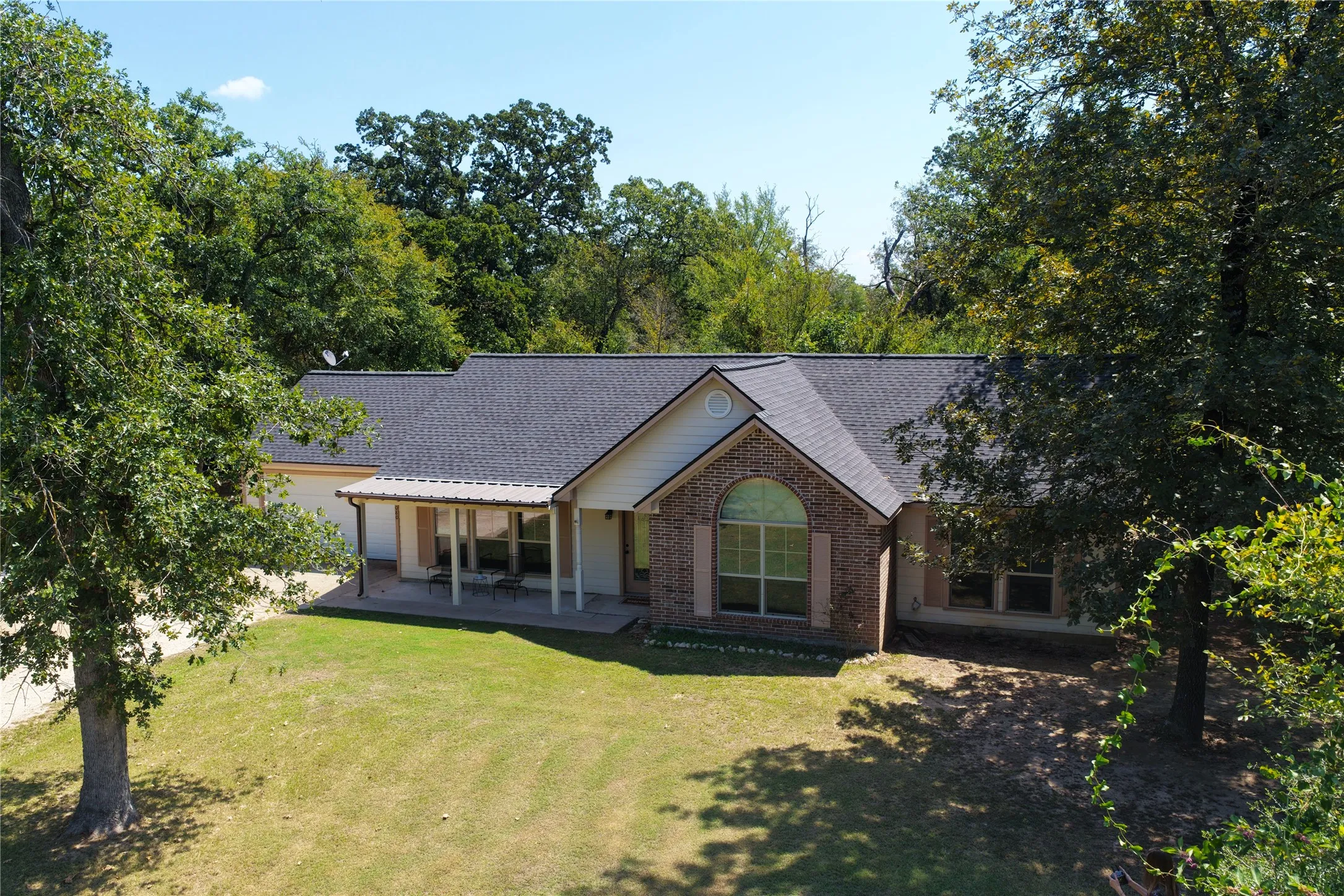 Single Family Residence For Sale in Leon County , 20080 PR 3186, Marquez, Texas 77865, 3 Bedroom, 2 Bathroom, 2 Garage spaces, 1,540 Sqft, built in 2007, mls#21384923, Real Estate Agent in Marquez, Homes For Sale in Leon county, Homes For Sale in Marquez, Realtor in Marquez Texas, Real Estate Brokerage Independent Realty Texas, Luminita Cordes Realtor