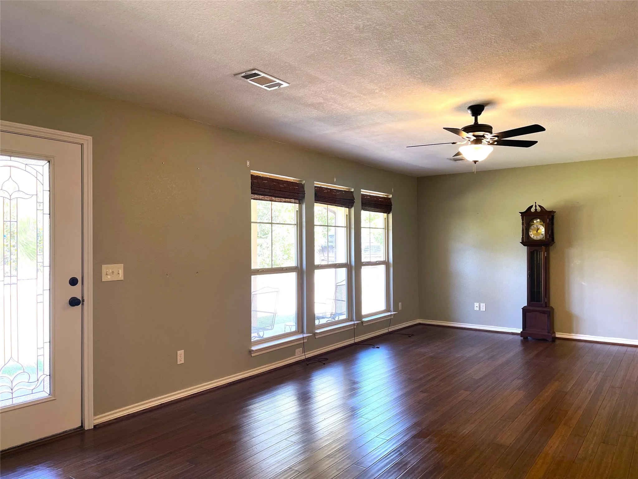Single Family Residence For Sale in Leon County , 20080 PR 3186, Marquez, Texas 77865, 3 Bedroom, 2 Bathroom, 2 Garage spaces, 1,540 Sqft, built in 2007, mls#21384923, Real Estate Agent in Marquez, Homes For Sale in Leon county, Homes For Sale in Marquez, Realtor in Marquez Texas, Real Estate Brokerage Independent Realty Texas, Luminita Cordes Realtor