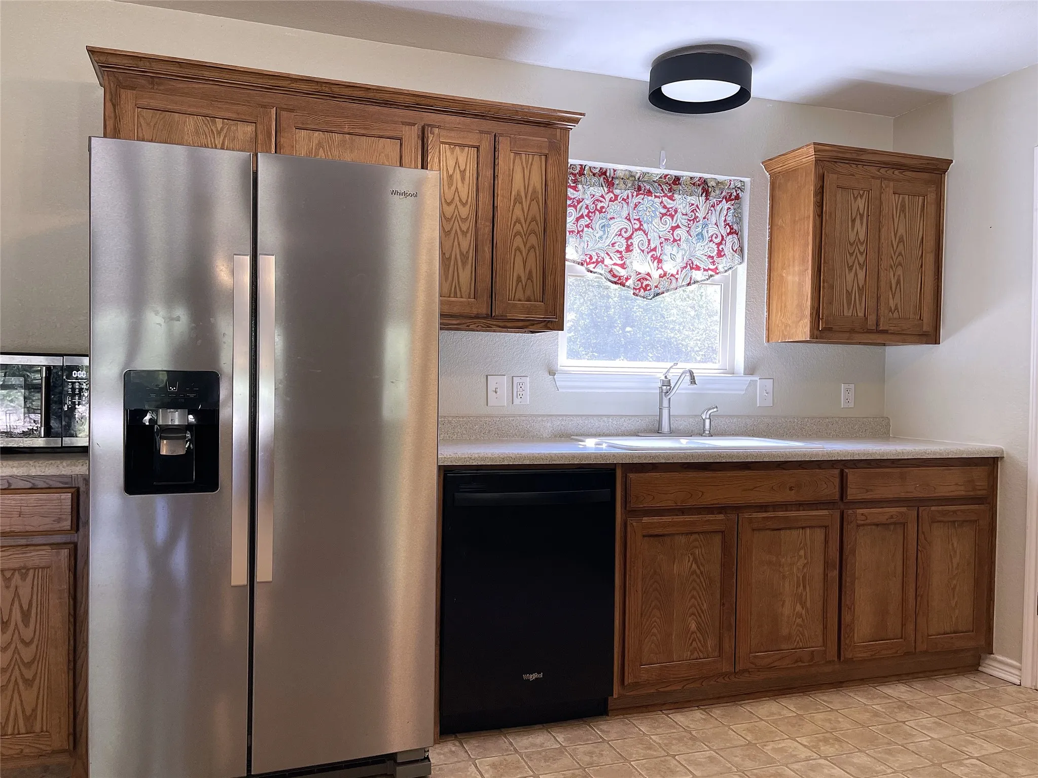 Refrigerator & Stove Included