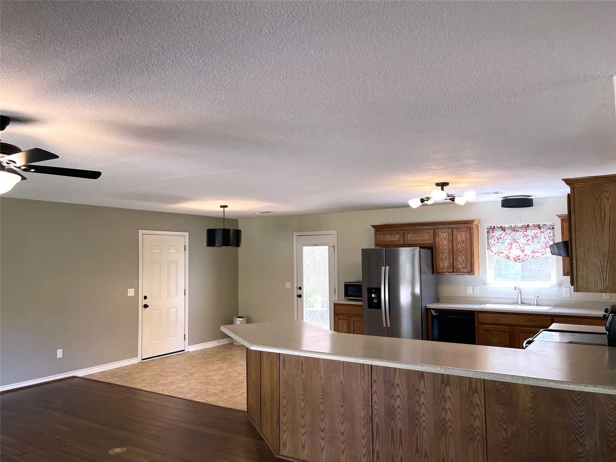 Single Family Residence For Sale in Leon County , 20080 PR 3186, Marquez, Texas 77865, 3 Bedroom, 2 Bathroom, 2 Garage spaces, 1,540 Sqft, built in 2007, mls#21384923, Real Estate Agent in Marquez, Homes For Sale in Leon county, Homes For Sale in Marquez, Realtor in Marquez Texas, Real Estate Brokerage Independent Realty Texas, Luminita Cordes Realtor