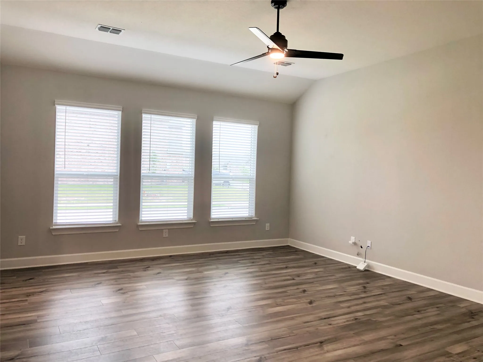 Single Family Residence For Rent in Collin County , 604 Harbor Oaks Drive, Anna, Texas 75409, 4 Bedroom, 2 Bathroom, 2 Garage spaces, 1,811 Sqft, built in 2023, mls#21385539, Real Estate Agent in Anna, Homes For Rent in Collin county, Homes For Rent in Anna, Realtor in Anna Texas, Real Estate Brokerage Independent Realty Texas, Luminita Cordes Realtor