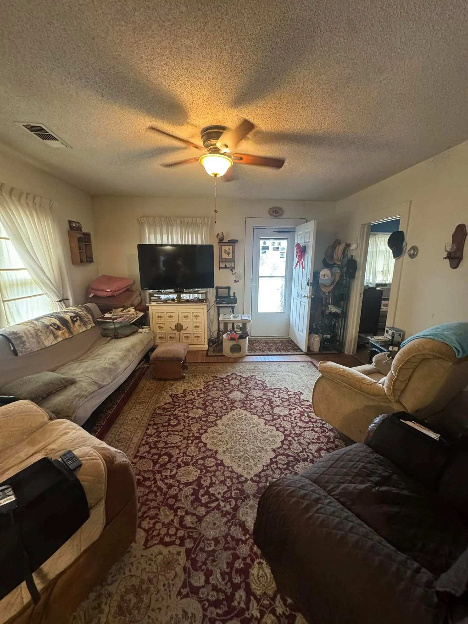 Single Family Residence For Sale in Hardeman County , 182 Scott, Quanah, Texas 79252, 2 Bedroom, 1 Bathroom, Garage spaces, 1,086 Sqft, built in 1910, mls#21385541, Real Estate Agent in Quanah, Homes For Sale in Hardeman county, Homes For Sale in Quanah, Realtor in Quanah Texas, Real Estate Brokerage Independent Realty Texas, Luminita Cordes Realtor