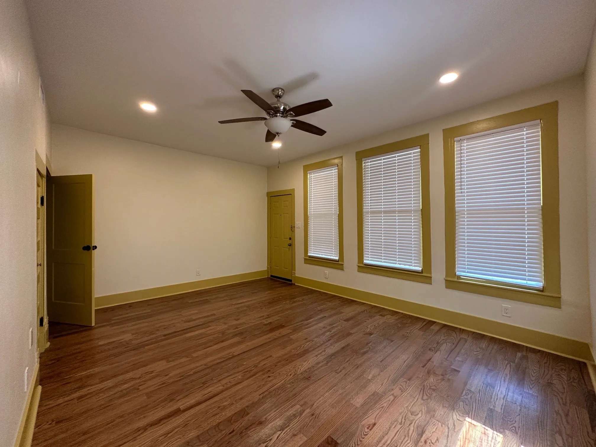 Apartment For Rent in Dallas County , 4910 Victor Street 1, Dallas, Texas 75214, 1 Bedroom, 1 Bathroom, Garage spaces, 1,000 Sqft, built in 1913, mls#21385535, Real Estate Agent in Dallas, Homes For Rent in Dallas county, Homes For Rent in Dallas, Realtor in Dallas Texas, Real Estate Brokerage Independent Realty Texas, Luminita Cordes Realtor