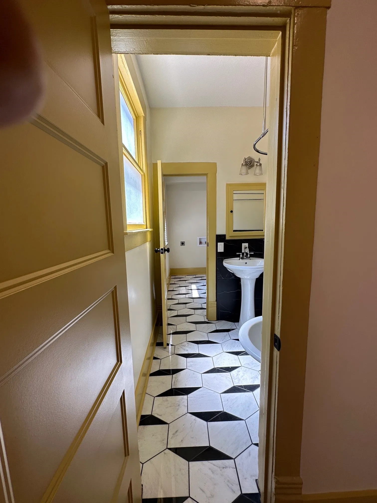 Apartment For Rent in Dallas County , 4910 Victor Street 1, Dallas, Texas 75214, 1 Bedroom, 1 Bathroom, Garage spaces, 1,000 Sqft, built in 1913, mls#21385535, Real Estate Agent in Dallas, Homes For Rent in Dallas county, Homes For Rent in Dallas, Realtor in Dallas Texas, Real Estate Brokerage Independent Realty Texas, Luminita Cordes Realtor