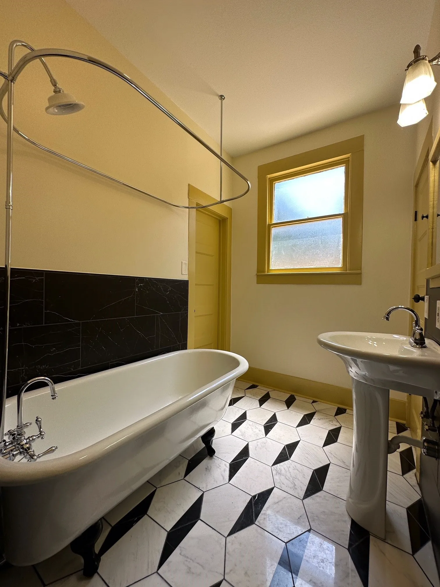 Apartment For Rent in Dallas County , 4910 Victor Street 1, Dallas, Texas 75214, 1 Bedroom, 1 Bathroom, Garage spaces, 1,000 Sqft, built in 1913, mls#21385535, Real Estate Agent in Dallas, Homes For Rent in Dallas county, Homes For Rent in Dallas, Realtor in Dallas Texas, Real Estate Brokerage Independent Realty Texas, Luminita Cordes Realtor