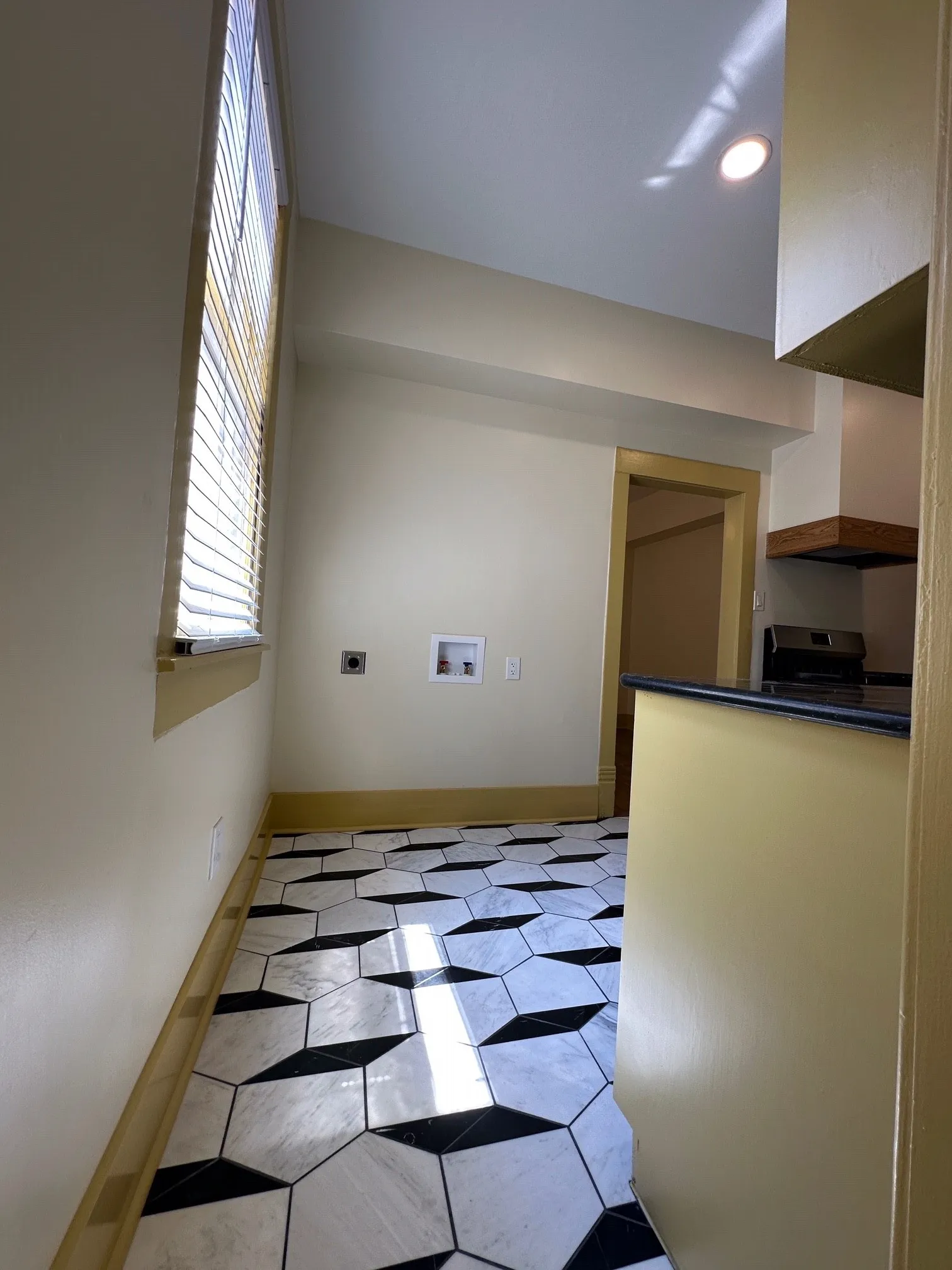 Apartment For Rent in Dallas County , 4910 Victor Street 1, Dallas, Texas 75214, 1 Bedroom, 1 Bathroom, Garage spaces, 1,000 Sqft, built in 1913, mls#21385535, Real Estate Agent in Dallas, Homes For Rent in Dallas county, Homes For Rent in Dallas, Realtor in Dallas Texas, Real Estate Brokerage Independent Realty Texas, Luminita Cordes Realtor