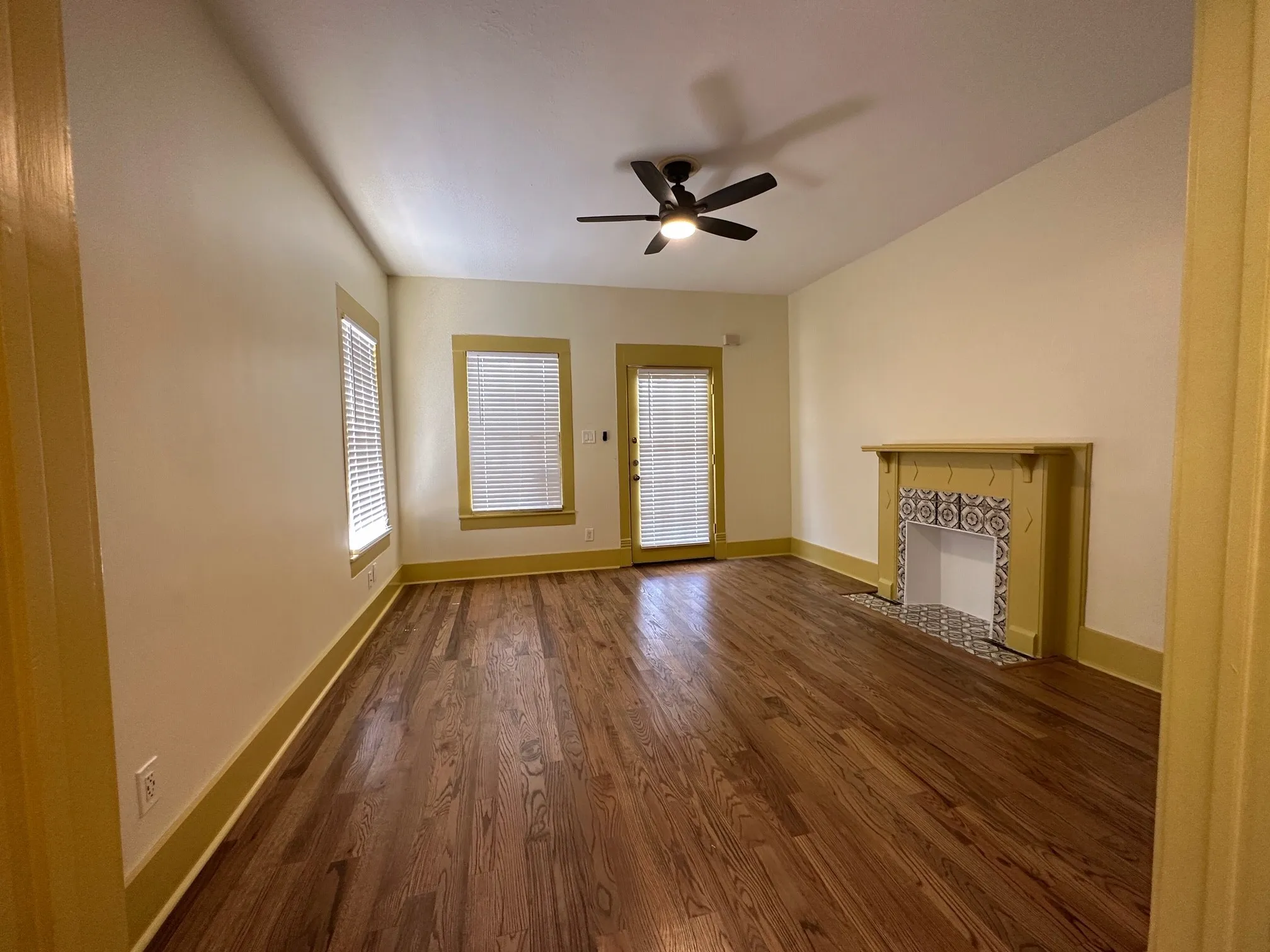Apartment For Rent in Dallas County , 4910 Victor Street 1, Dallas, Texas 75214, 1 Bedroom, 1 Bathroom, Garage spaces, 1,000 Sqft, built in 1913, mls#21385535, Real Estate Agent in Dallas, Homes For Rent in Dallas county, Homes For Rent in Dallas, Realtor in Dallas Texas, Real Estate Brokerage Independent Realty Texas, Luminita Cordes Realtor