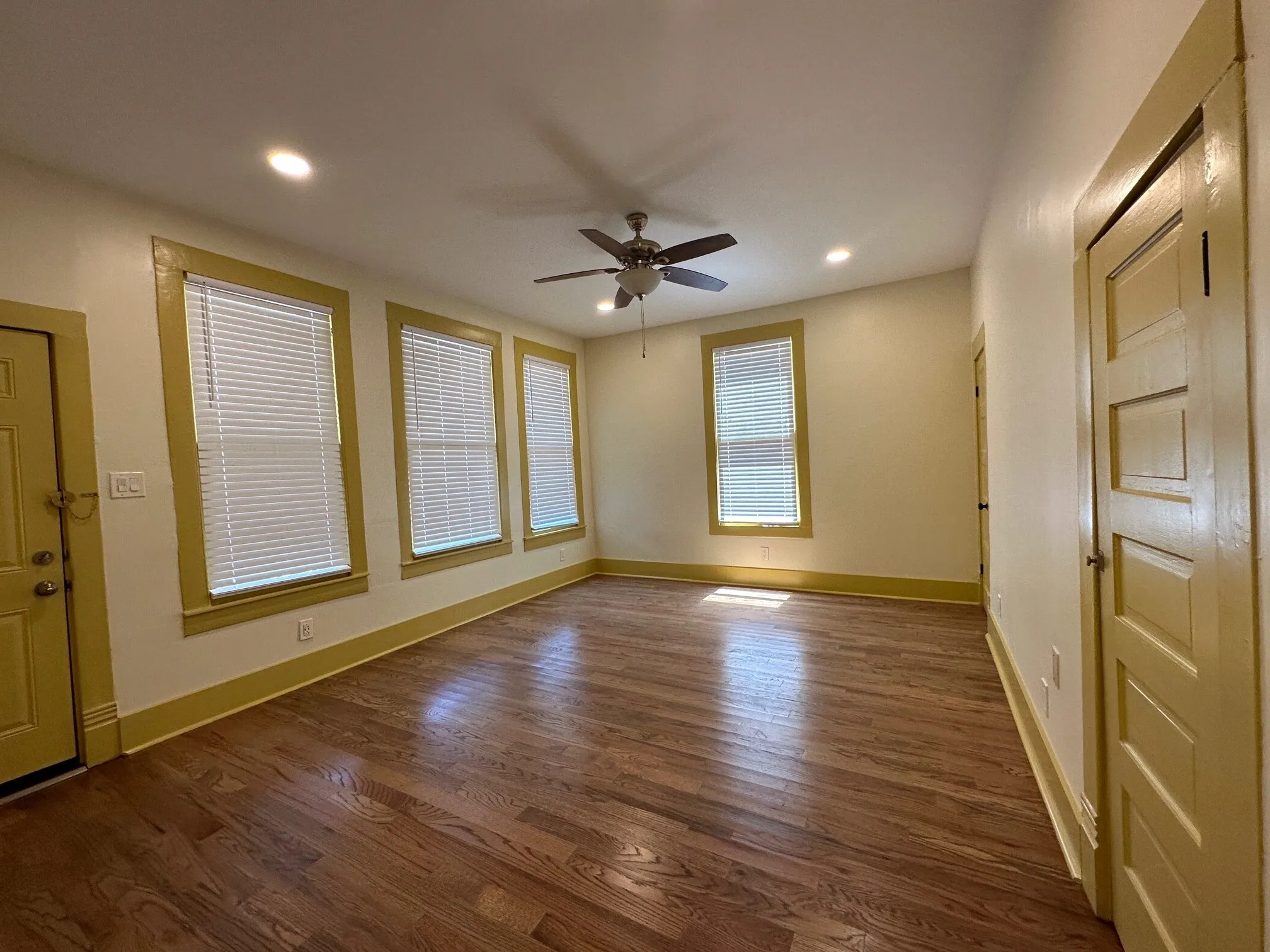 Apartment For Rent in Dallas County , 4910 Victor Street 1, Dallas, Texas 75214, 1 Bedroom, 1 Bathroom, Garage spaces, 1,000 Sqft, built in 1913, mls#21385535, Real Estate Agent in Dallas, Homes For Rent in Dallas county, Homes For Rent in Dallas, Realtor in Dallas Texas, Real Estate Brokerage Independent Realty Texas, Luminita Cordes Realtor