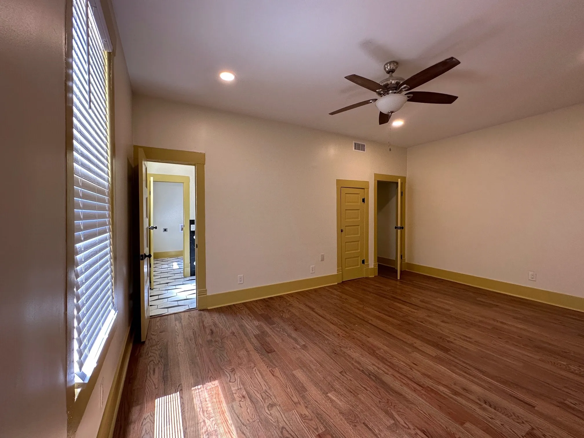 Apartment For Rent in Dallas County , 4910 Victor Street 1, Dallas, Texas 75214, 1 Bedroom, 1 Bathroom, Garage spaces, 1,000 Sqft, built in 1913, mls#21385535, Real Estate Agent in Dallas, Homes For Rent in Dallas county, Homes For Rent in Dallas, Realtor in Dallas Texas, Real Estate Brokerage Independent Realty Texas, Luminita Cordes Realtor