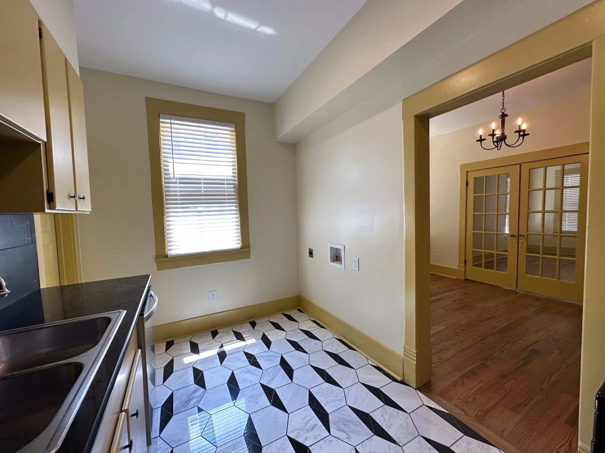 Apartment For Rent in Dallas County , 4910 Victor Street 1, Dallas, Texas 75214, 1 Bedroom, 1 Bathroom, Garage spaces, 1,000 Sqft, built in 1913, mls#21385535, Real Estate Agent in Dallas, Homes For Rent in Dallas county, Homes For Rent in Dallas, Realtor in Dallas Texas, Real Estate Brokerage Independent Realty Texas, Luminita Cordes Realtor
