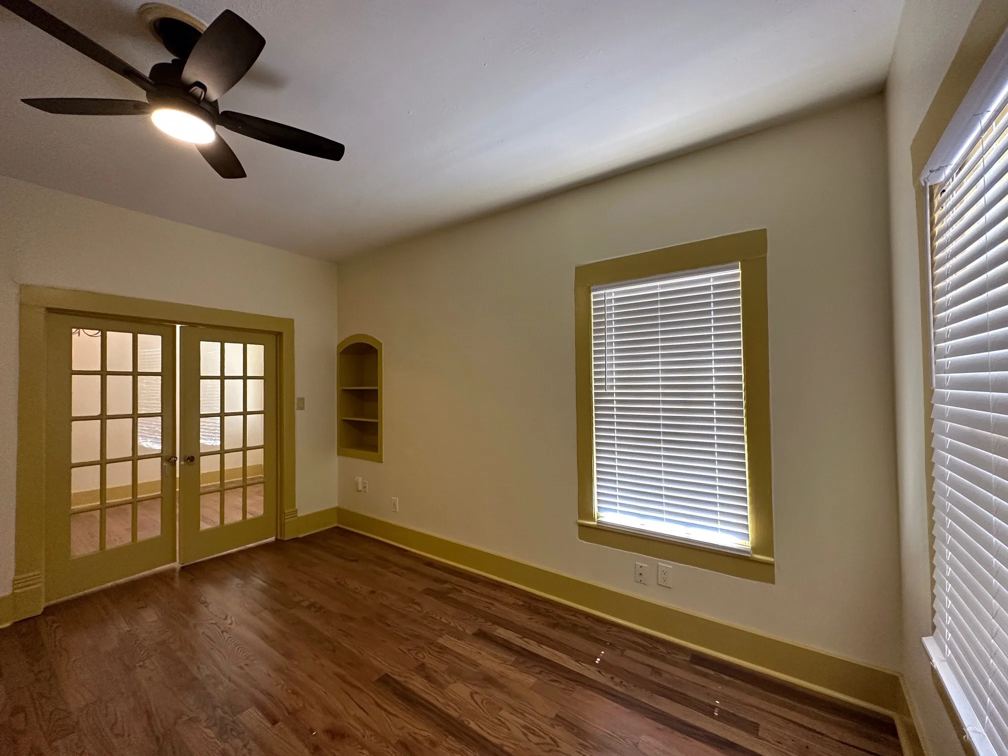 Apartment For Rent in Dallas County , 4910 Victor Street 1, Dallas, Texas 75214, 1 Bedroom, 1 Bathroom, Garage spaces, 1,000 Sqft, built in 1913, mls#21385535, Real Estate Agent in Dallas, Homes For Rent in Dallas county, Homes For Rent in Dallas, Realtor in Dallas Texas, Real Estate Brokerage Independent Realty Texas, Luminita Cordes Realtor