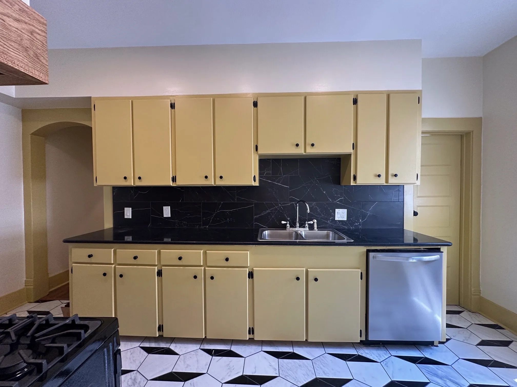 Apartment For Rent in Dallas County , 4910 Victor Street 1, Dallas, Texas 75214, 1 Bedroom, 1 Bathroom, Garage spaces, 1,000 Sqft, built in 1913, mls#21385535, Real Estate Agent in Dallas, Homes For Rent in Dallas county, Homes For Rent in Dallas, Realtor in Dallas Texas, Real Estate Brokerage Independent Realty Texas, Luminita Cordes Realtor