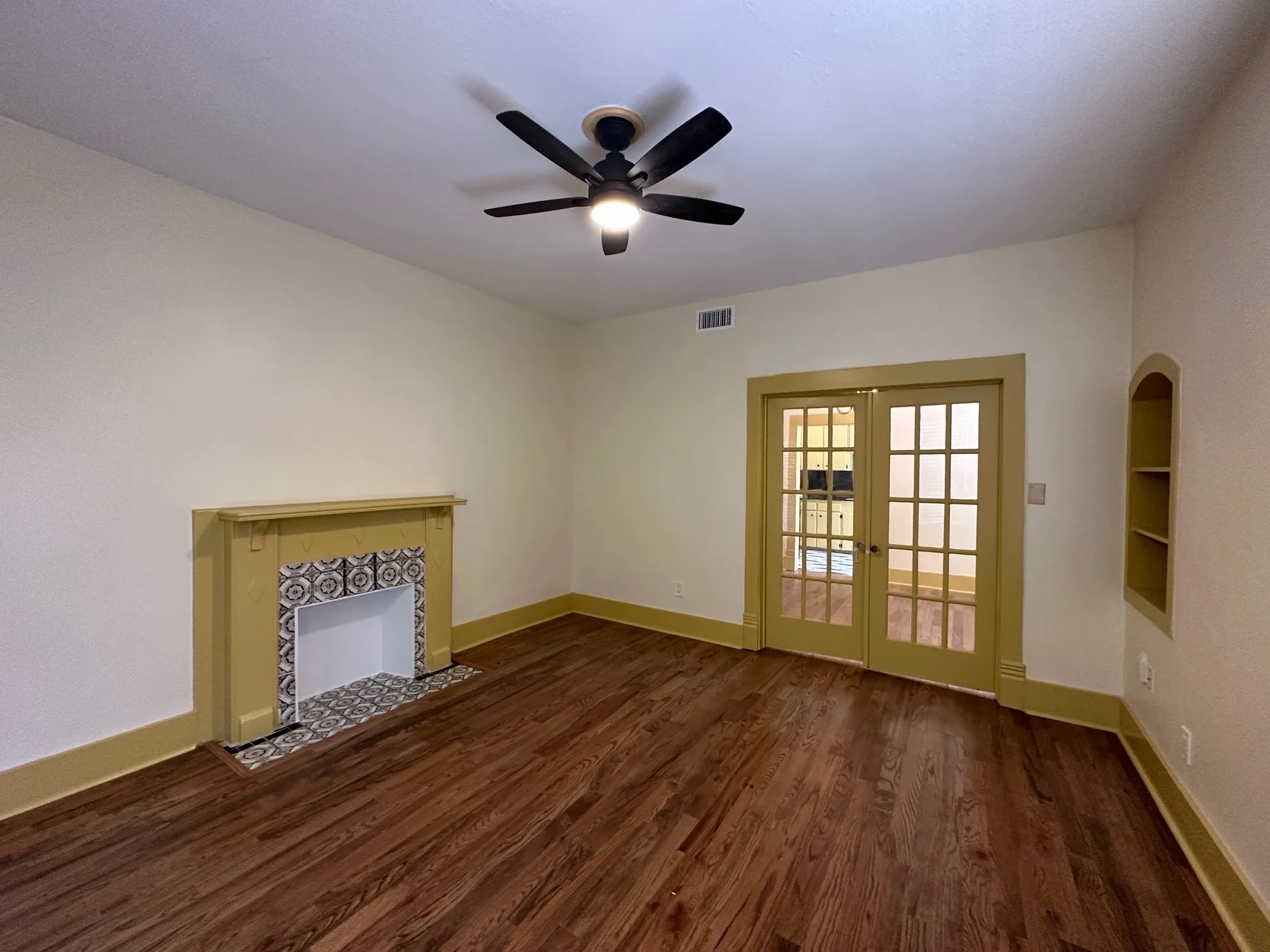 Apartment For Rent in Dallas County , 4910 Victor Street 1, Dallas, Texas 75214, 1 Bedroom, 1 Bathroom, Garage spaces, 1,000 Sqft, built in 1913, mls#21385535, Real Estate Agent in Dallas, Homes For Rent in Dallas county, Homes For Rent in Dallas, Realtor in Dallas Texas, Real Estate Brokerage Independent Realty Texas, Luminita Cordes Realtor