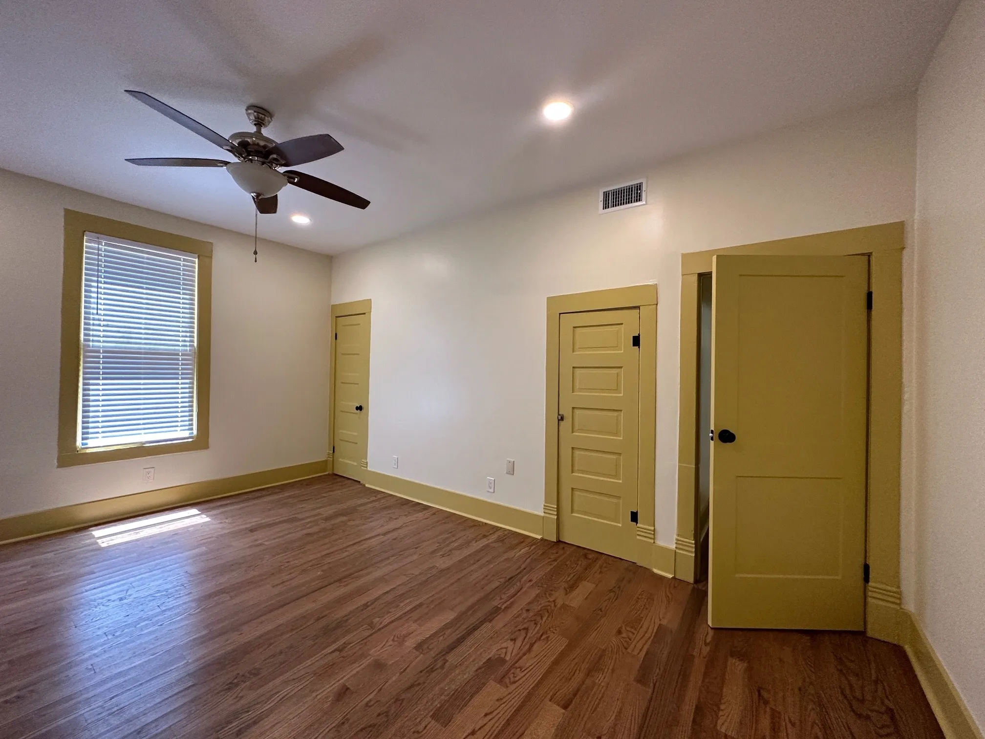 Apartment For Rent in Dallas County , 4910 Victor Street 1, Dallas, Texas 75214, 1 Bedroom, 1 Bathroom, Garage spaces, 1,000 Sqft, built in 1913, mls#21385535, Real Estate Agent in Dallas, Homes For Rent in Dallas county, Homes For Rent in Dallas, Realtor in Dallas Texas, Real Estate Brokerage Independent Realty Texas, Luminita Cordes Realtor