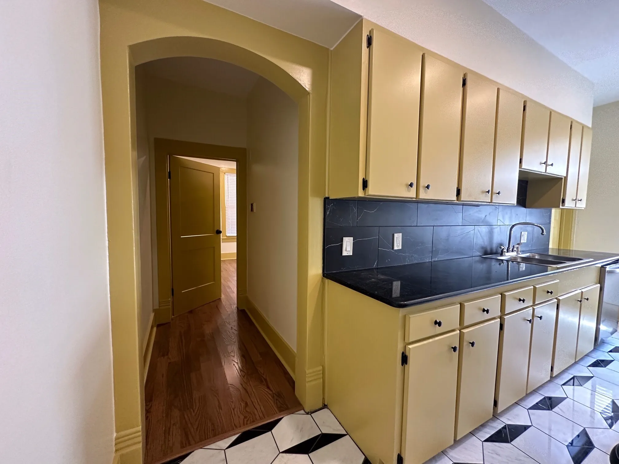 Apartment For Rent in Dallas County , 4910 Victor Street 1, Dallas, Texas 75214, 1 Bedroom, 1 Bathroom, Garage spaces, 1,000 Sqft, built in 1913, mls#21385535, Real Estate Agent in Dallas, Homes For Rent in Dallas county, Homes For Rent in Dallas, Realtor in Dallas Texas, Real Estate Brokerage Independent Realty Texas, Luminita Cordes Realtor