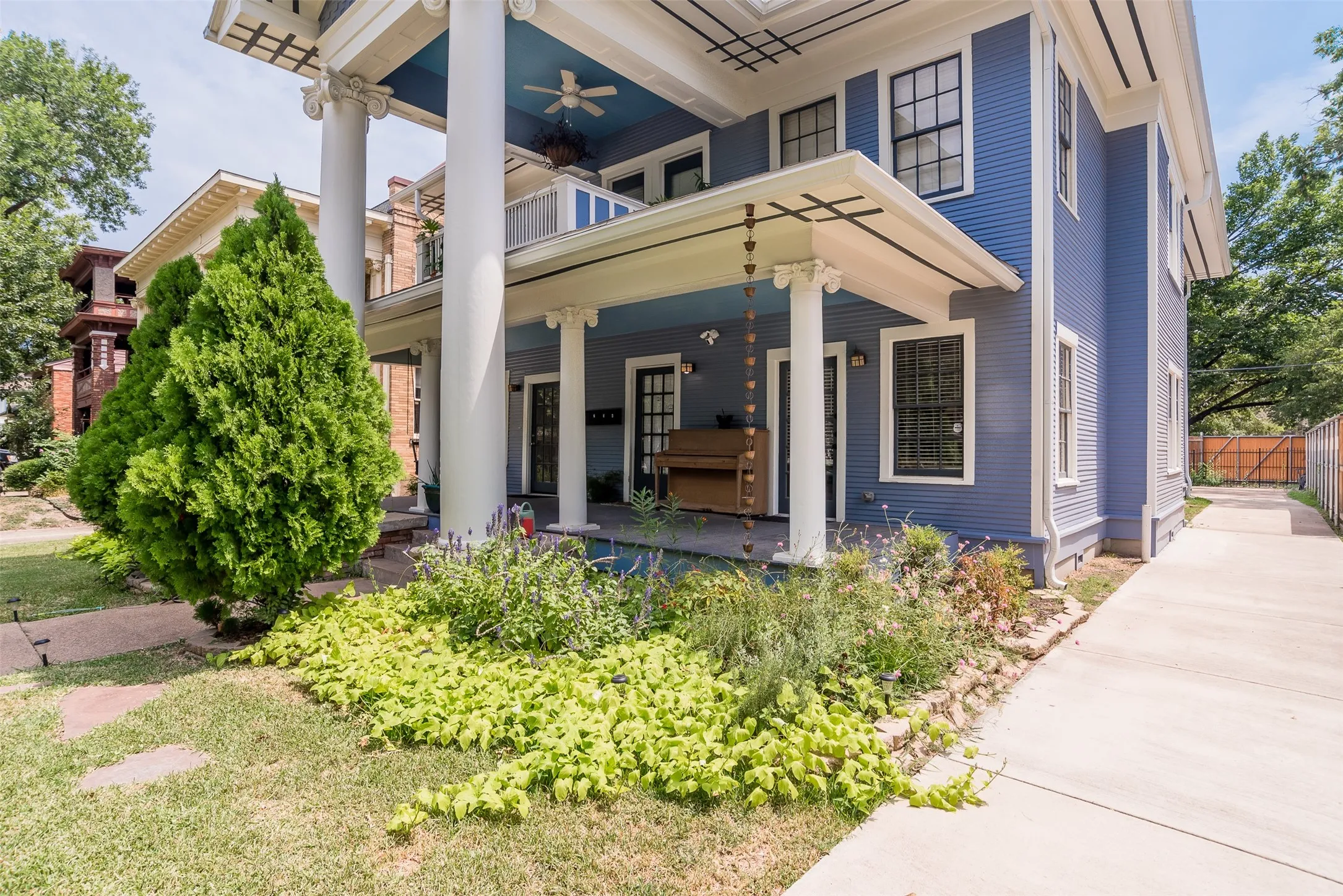 Apartment For Rent in Dallas County , 4910 Victor Street 1, Dallas, Texas 75214, 1 Bedroom, 1 Bathroom, Garage spaces, 1,000 Sqft, built in 1913, mls#21385535, Real Estate Agent in Dallas, Homes For Rent in Dallas county, Homes For Rent in Dallas, Realtor in Dallas Texas, Real Estate Brokerage Independent Realty Texas, Luminita Cordes Realtor