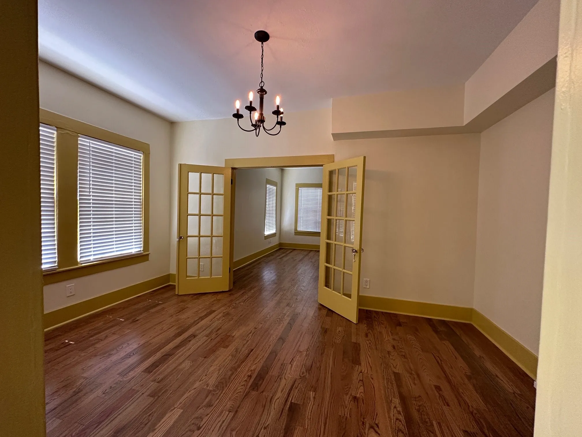 Apartment For Rent in Dallas County , 4910 Victor Street 1, Dallas, Texas 75214, 1 Bedroom, 1 Bathroom, Garage spaces, 1,000 Sqft, built in 1913, mls#21385535, Real Estate Agent in Dallas, Homes For Rent in Dallas county, Homes For Rent in Dallas, Realtor in Dallas Texas, Real Estate Brokerage Independent Realty Texas, Luminita Cordes Realtor