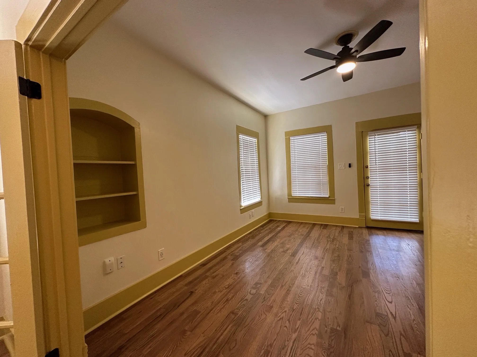 Apartment For Rent in Dallas County , 4910 Victor Street 1, Dallas, Texas 75214, 1 Bedroom, 1 Bathroom, Garage spaces, 1,000 Sqft, built in 1913, mls#21385535, Real Estate Agent in Dallas, Homes For Rent in Dallas county, Homes For Rent in Dallas, Realtor in Dallas Texas, Real Estate Brokerage Independent Realty Texas, Luminita Cordes Realtor