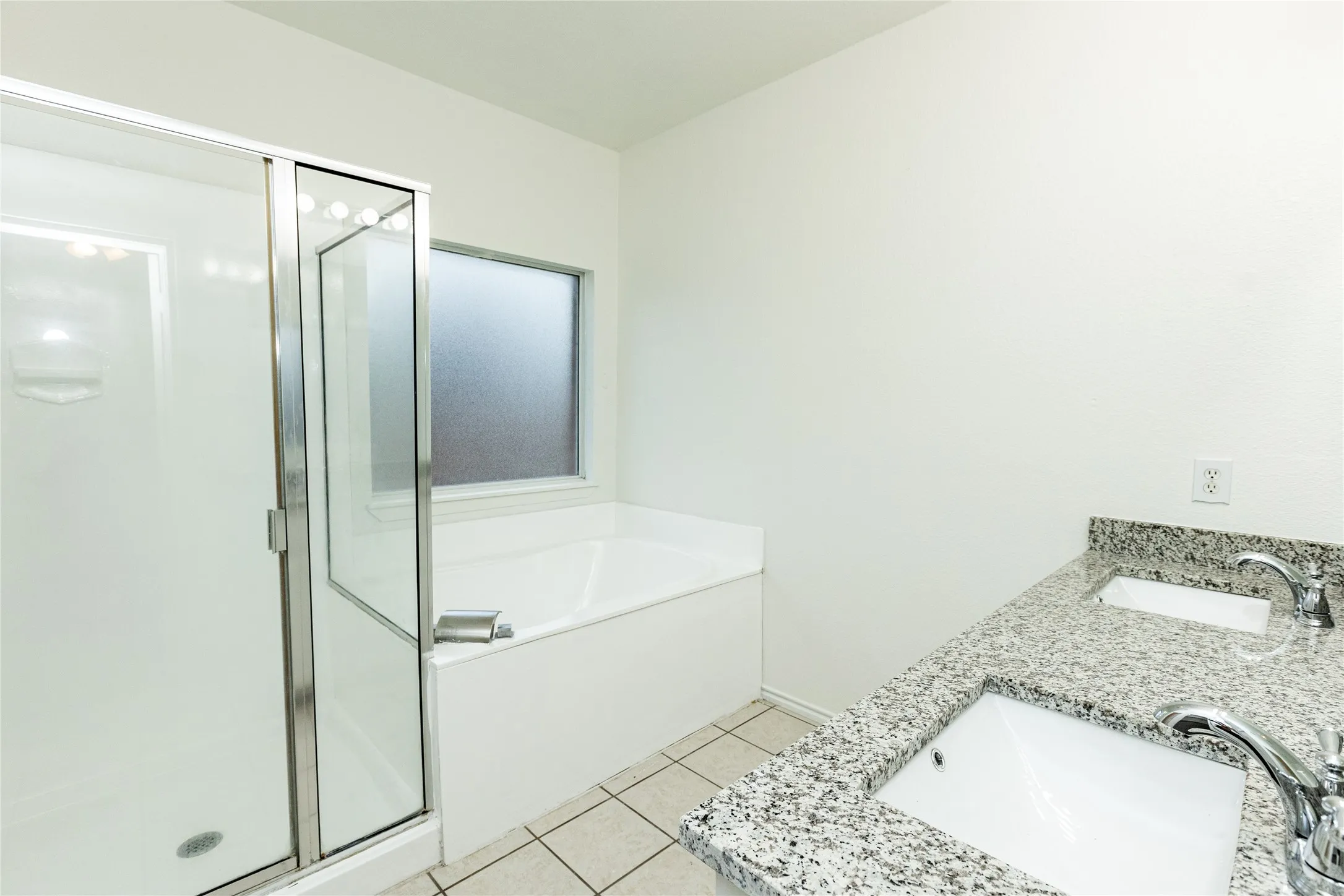 Dual vanity with undermount sinks and granite countertops
