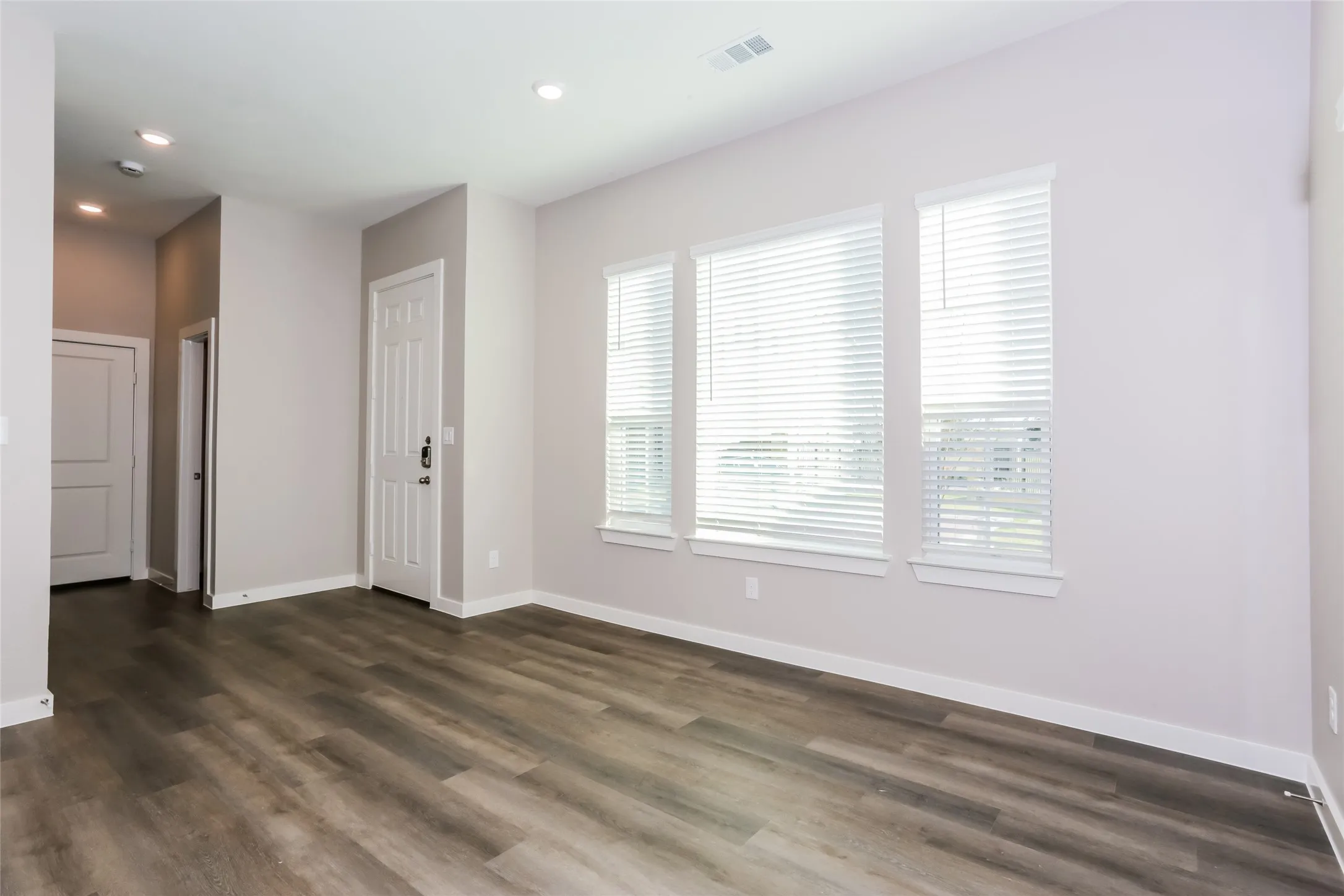 Single Family Residence For Rent in Tarrant County , 714 Lacewing Drive, Arlington, Texas 76005, 3 Bedroom, 3 Bathroom, 2 Garage spaces, 1,667 Sqft, built in 2025, mls#21377739, Real Estate Agent in Arlington, Homes For Rent in Tarrant county, Homes For Rent in Arlington, Realtor in Arlington Texas, Real Estate Brokerage Independent Realty Texas, Luminita Cordes Realtor