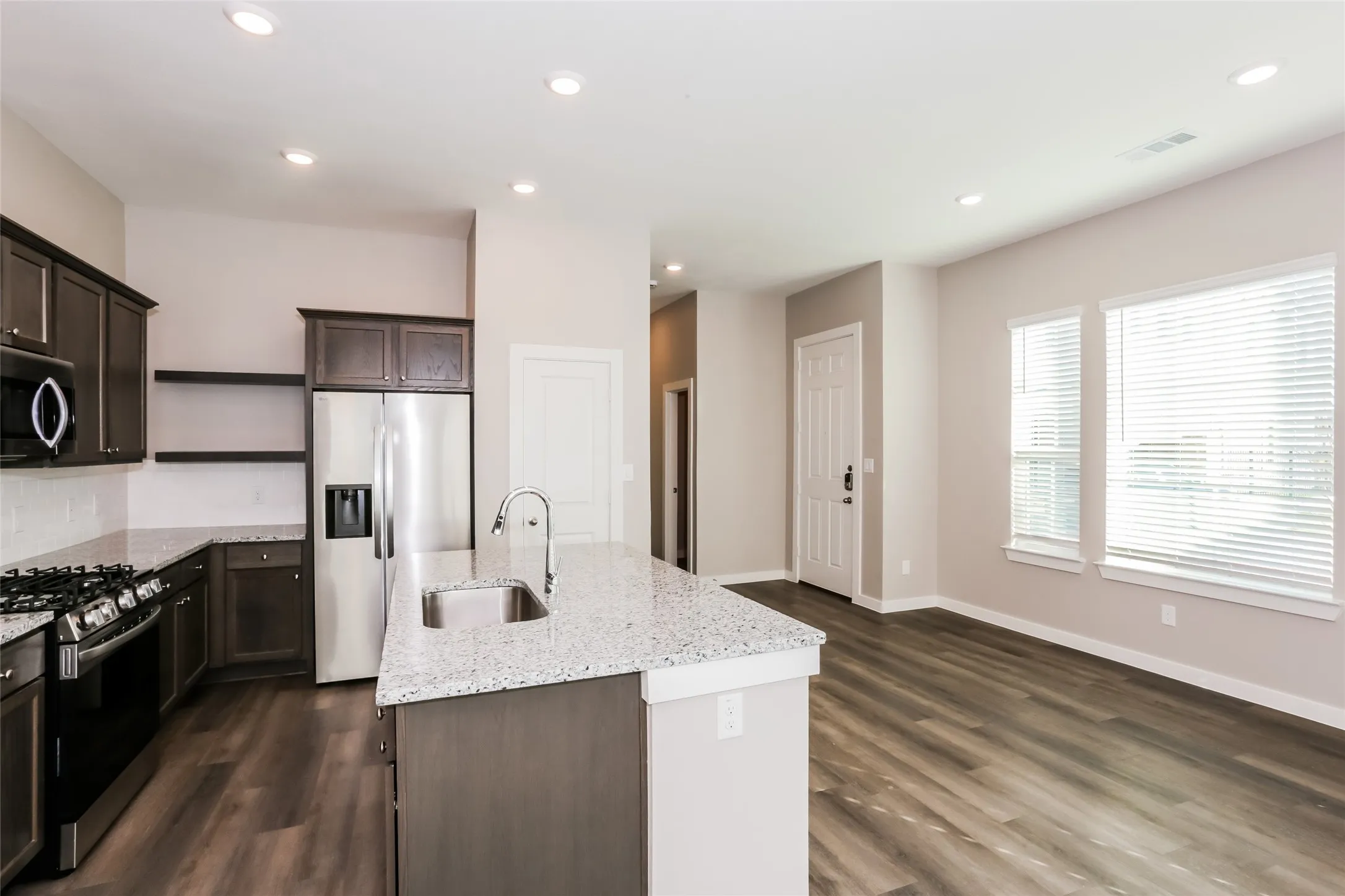 Single Family Residence For Rent in Tarrant County , 714 Lacewing Drive, Arlington, Texas 76005, 3 Bedroom, 3 Bathroom, 2 Garage spaces, 1,667 Sqft, built in 2025, mls#21377739, Real Estate Agent in Arlington, Homes For Rent in Tarrant county, Homes For Rent in Arlington, Realtor in Arlington Texas, Real Estate Brokerage Independent Realty Texas, Luminita Cordes Realtor