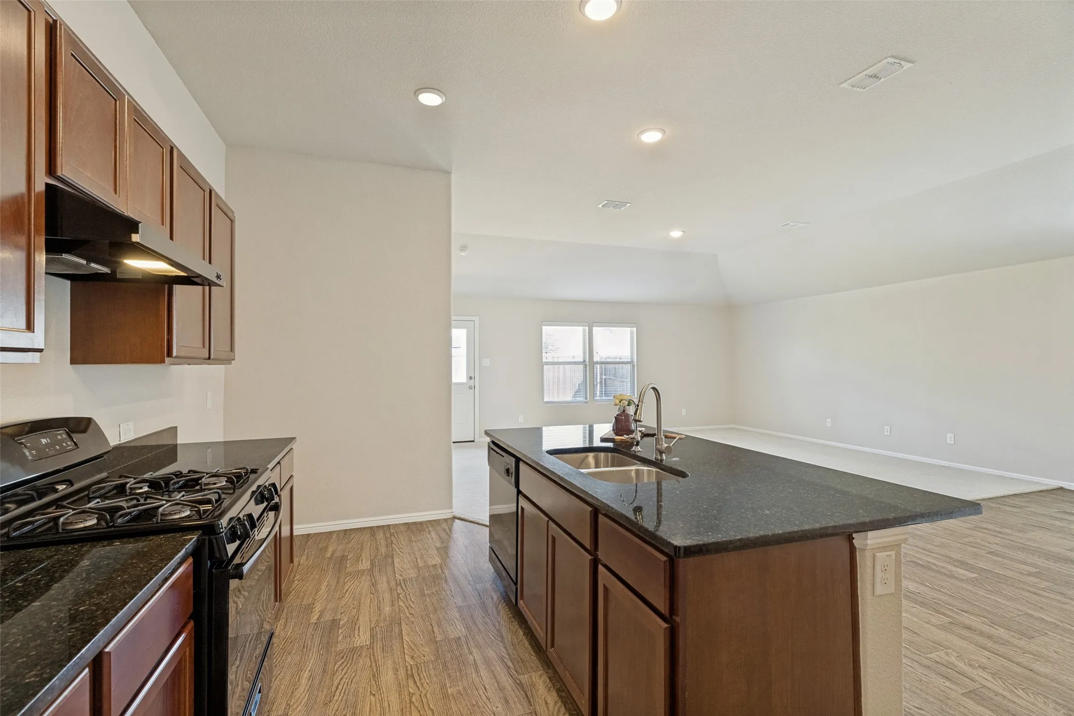 Single Family Residence For Sale in Denton County , 6221 Painswick Drive, Celina, Texas 76227, 3 Bedroom, 2 Bathroom, 2 Garage spaces, 2,019 Sqft, built in 2019, mls#21384485, Real Estate Agent in Celina, Homes For Sale in Denton county, Homes For Sale in Celina, Realtor in Celina Texas, Real Estate Brokerage Independent Realty Texas, Luminita Cordes Realtor