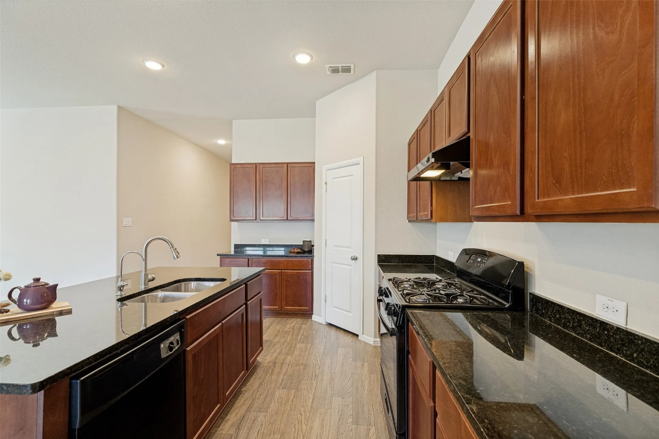 Single Family Residence For Sale in Denton County , 6221 Painswick Drive, Celina, Texas 76227, 3 Bedroom, 2 Bathroom, 2 Garage spaces, 2,019 Sqft, built in 2019, mls#21384485, Real Estate Agent in Celina, Homes For Sale in Denton county, Homes For Sale in Celina, Realtor in Celina Texas, Real Estate Brokerage Independent Realty Texas, Luminita Cordes Realtor