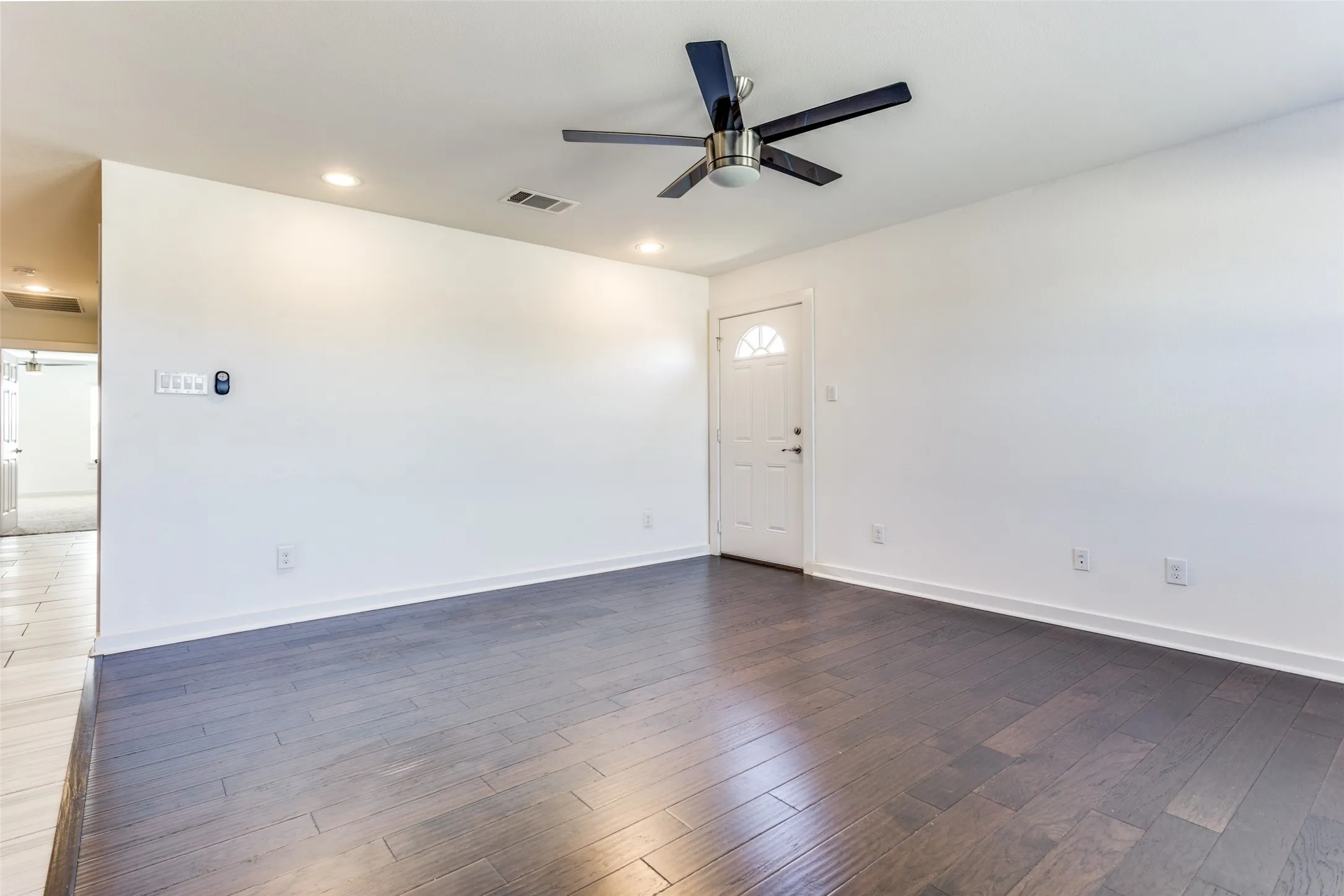 Duplex For Rent in Grayson County , 519 Wood Drive, Gunter, Texas 75058, 3 Bedroom, 2 Bathroom, 1 Garage spaces, 1,327 Sqft, built in 2017, mls#21384961, Real Estate Agent in Gunter, Homes For Rent in Grayson county, Homes For Rent in Gunter, Realtor in Gunter Texas, Real Estate Brokerage Independent Realty Texas, Luminita Cordes Realtor