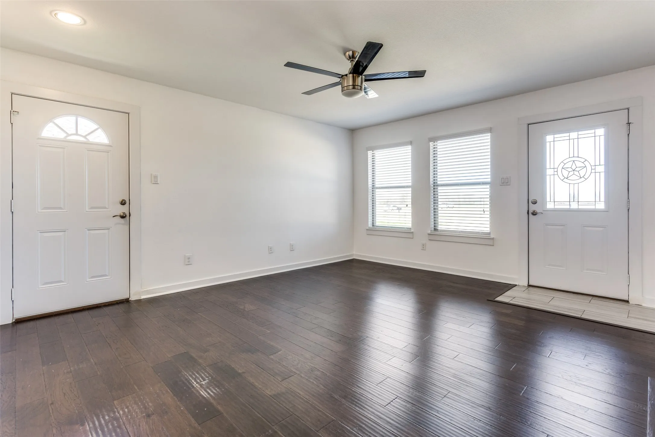 Duplex For Rent in Grayson County , 519 Wood Drive, Gunter, Texas 75058, 3 Bedroom, 2 Bathroom, 1 Garage spaces, 1,327 Sqft, built in 2017, mls#21384961, Real Estate Agent in Gunter, Homes For Rent in Grayson county, Homes For Rent in Gunter, Realtor in Gunter Texas, Real Estate Brokerage Independent Realty Texas, Luminita Cordes Realtor