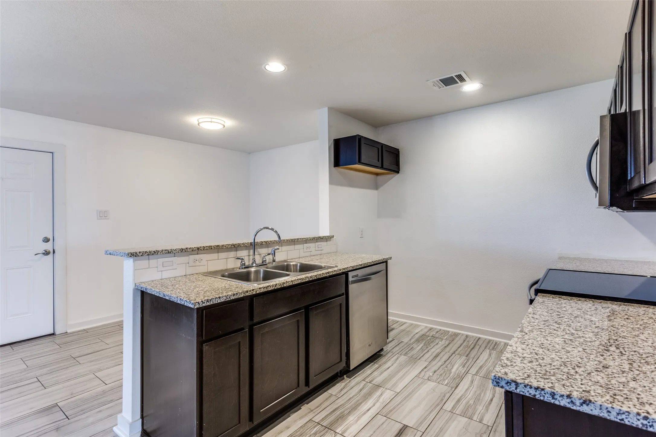 Duplex For Rent in Grayson County , 519 Wood Drive, Gunter, Texas 75058, 3 Bedroom, 2 Bathroom, 1 Garage spaces, 1,327 Sqft, built in 2017, mls#21384961, Real Estate Agent in Gunter, Homes For Rent in Grayson county, Homes For Rent in Gunter, Realtor in Gunter Texas, Real Estate Brokerage Independent Realty Texas, Luminita Cordes Realtor