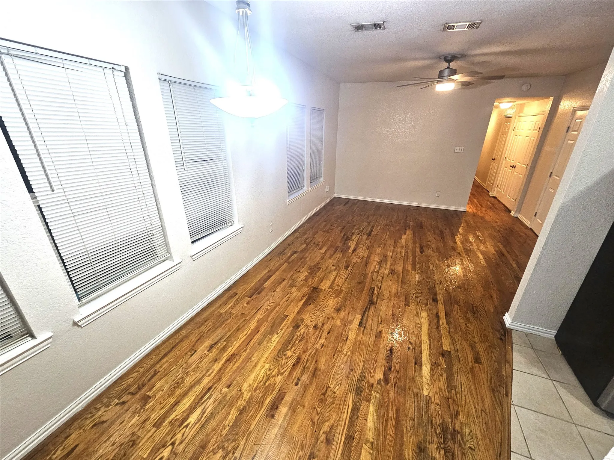 Quadruplex For Rent in Dallas County , 1921 W 10th Street, Dallas, Texas 75208, 2 Bedroom, 1 Bathroom, Garage spaces, 1,000 Sqft, built in 1925, mls#21385553, Real Estate Agent in Dallas, Homes For Rent in Dallas county, Homes For Rent in Dallas, Realtor in Dallas Texas, Real Estate Brokerage Independent Realty Texas, Luminita Cordes Realtor