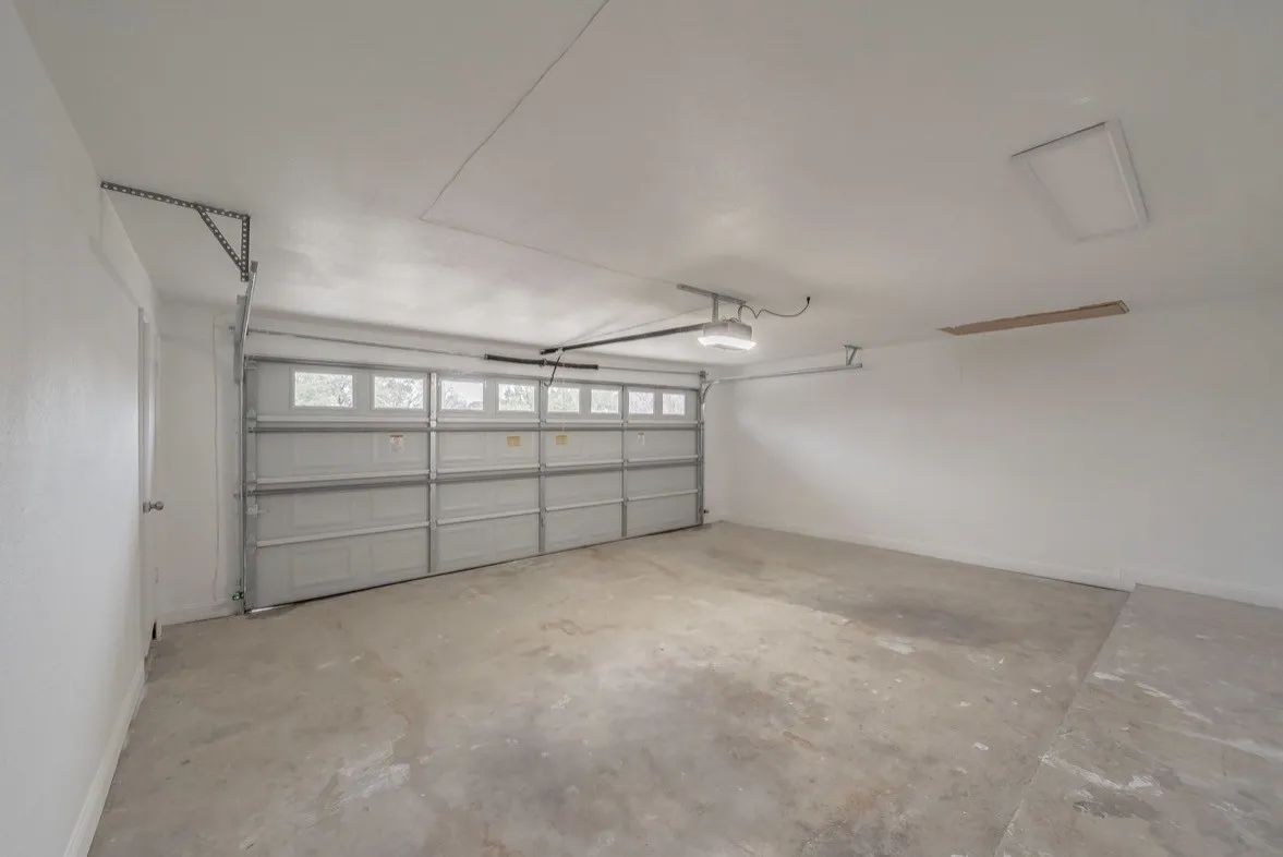 Single Family Residence For Rent in Tarrant County , 4904 Arborlawn Drive, Fort Worth, Texas 76109, 3 Bedroom, 2 Bathroom, 2 Garage spaces, 3,438 Sqft, built in 1969, mls#21385571, Real Estate Agent in Fort Worth, Homes For Rent in Tarrant county, Homes For Rent in Fort Worth, Realtor in Fort Worth Texas, Real Estate Brokerage Independent Realty Texas, Luminita Cordes Realtor