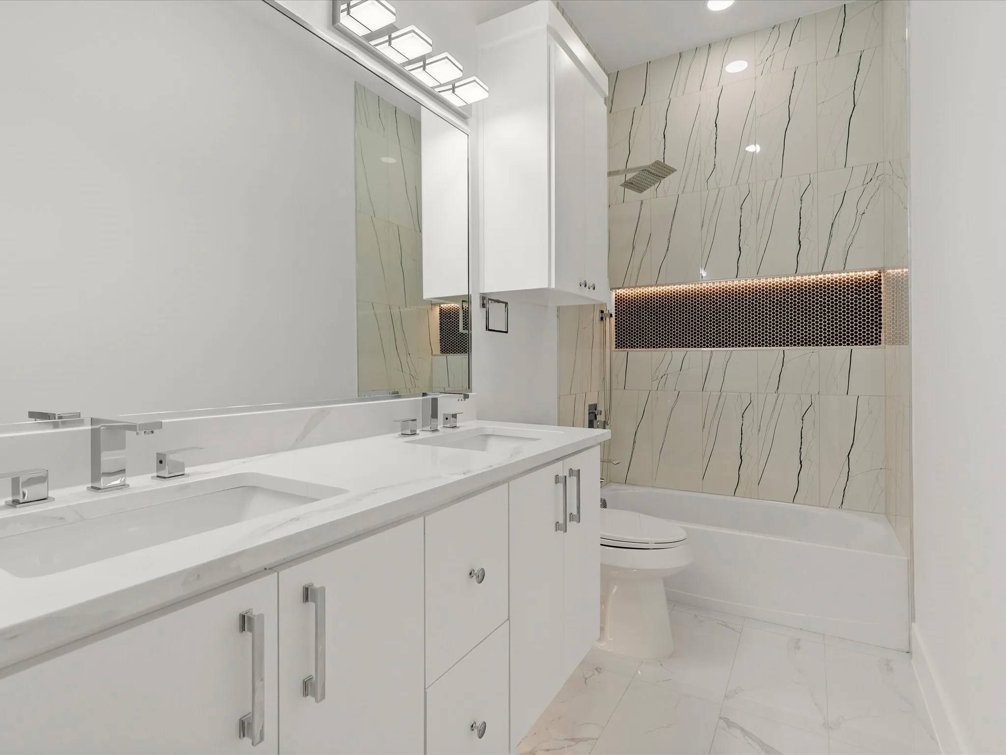 Floating cabinet with under mount sinks and 3" quartz countertops