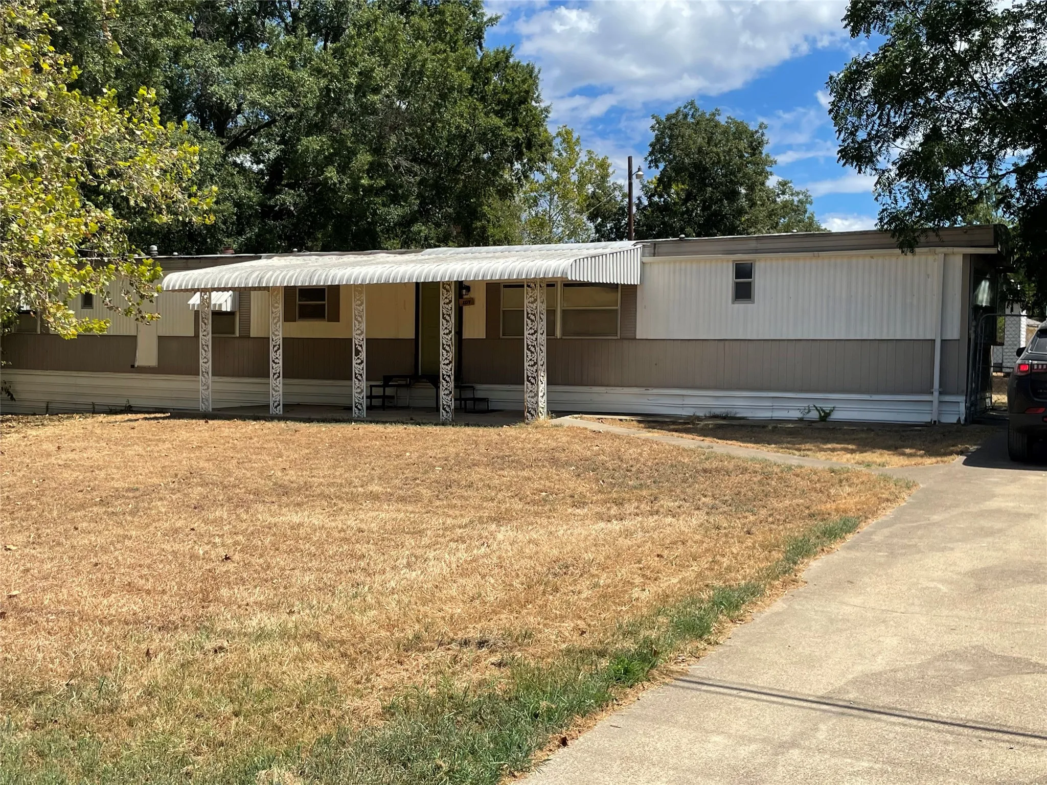 Mobile Home For Sale in Van Zandt County , 104 Humphries Street, Edgewood, Texas 75117, 3 Bedroom, 2 Bathroom, Garage spaces, 1,336 Sqft, built in 1976, mls#21385579, Real Estate Agent in Edgewood, Homes For Sale in Van Zandt county, Homes For Sale in Edgewood, Realtor in Edgewood Texas, Real Estate Brokerage Independent Realty Texas, Luminita Cordes Realtor