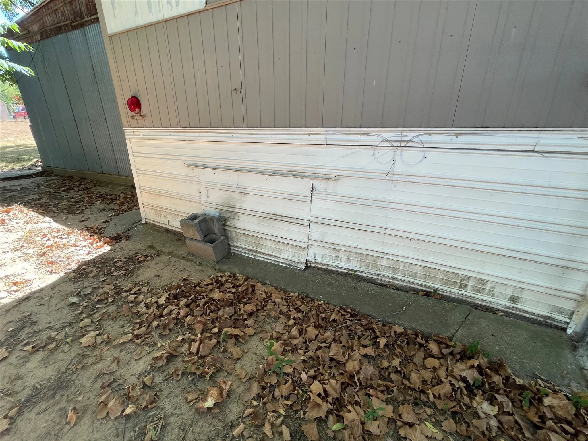 Mobile Home For Sale in Van Zandt County , 104 Humphries Street, Edgewood, Texas 75117, 3 Bedroom, 2 Bathroom, Garage spaces, 1,336 Sqft, built in 1976, mls#21385579, Real Estate Agent in Edgewood, Homes For Sale in Van Zandt county, Homes For Sale in Edgewood, Realtor in Edgewood Texas, Real Estate Brokerage Independent Realty Texas, Luminita Cordes Realtor