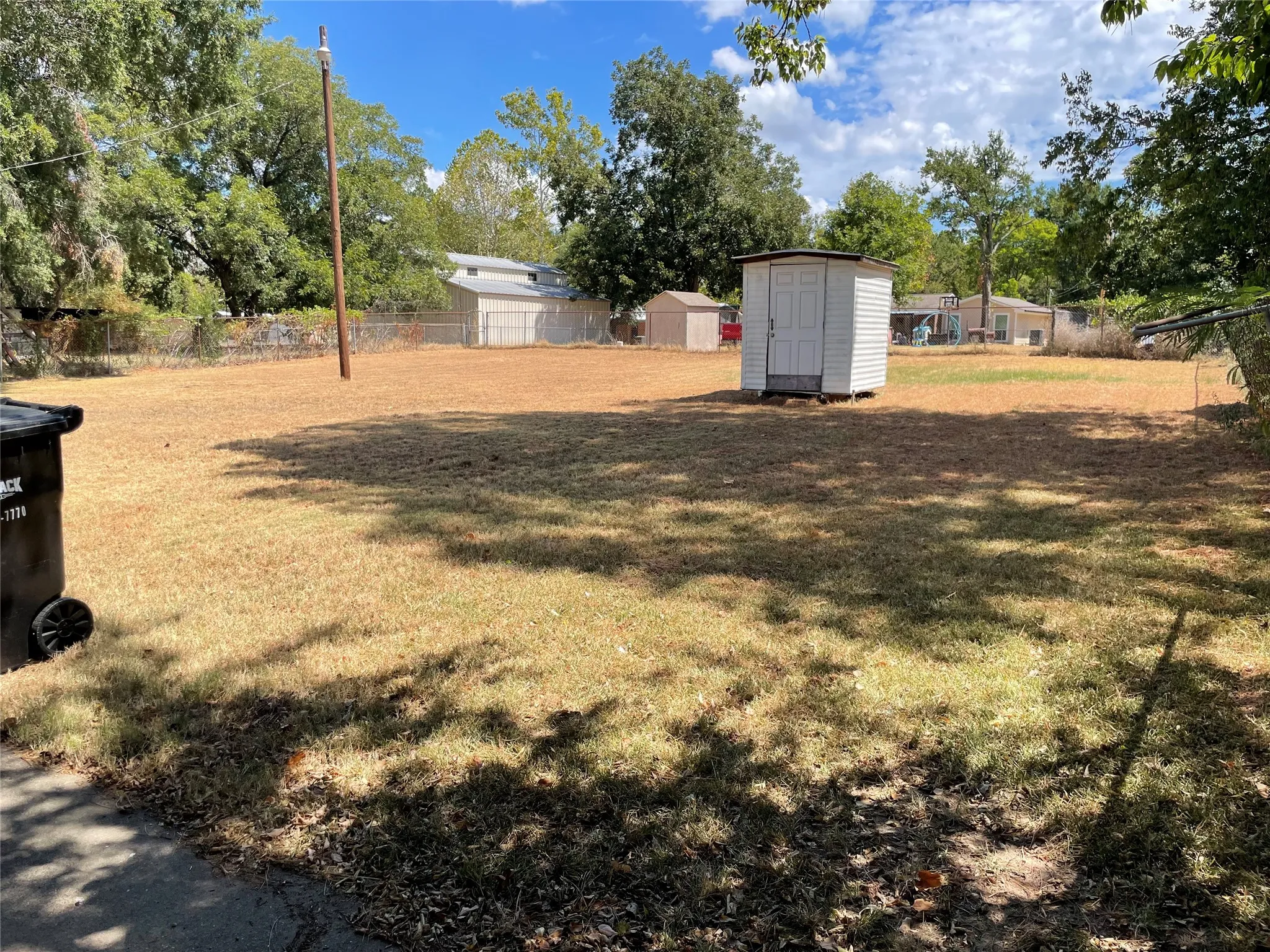 Mobile Home For Sale in Van Zandt County , 104 Humphries Street, Edgewood, Texas 75117, 3 Bedroom, 2 Bathroom, Garage spaces, 1,336 Sqft, built in 1976, mls#21385579, Real Estate Agent in Edgewood, Homes For Sale in Van Zandt county, Homes For Sale in Edgewood, Realtor in Edgewood Texas, Real Estate Brokerage Independent Realty Texas, Luminita Cordes Realtor