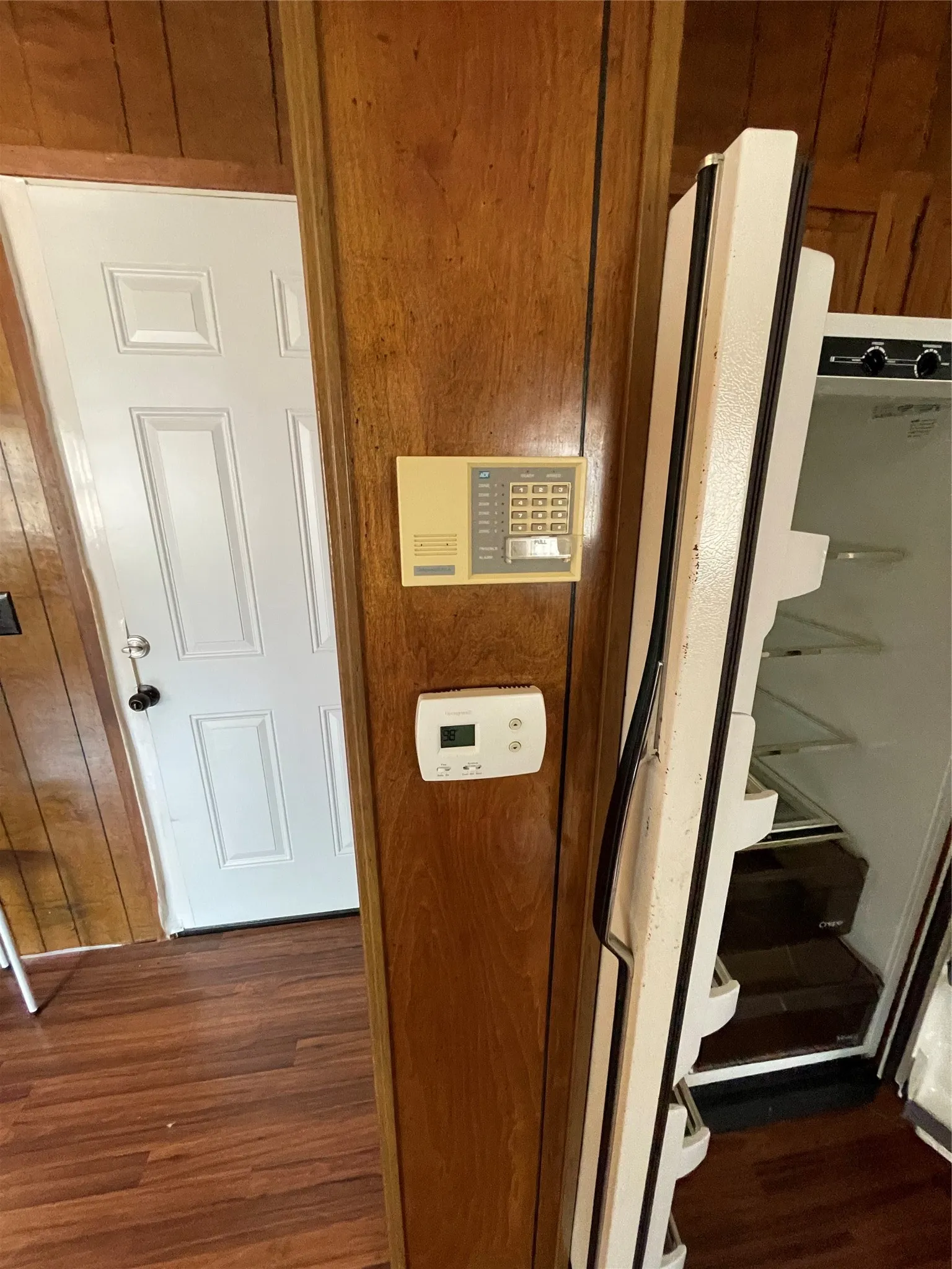 Mobile Home For Sale in Van Zandt County , 104 Humphries Street, Edgewood, Texas 75117, 3 Bedroom, 2 Bathroom, Garage spaces, 1,336 Sqft, built in 1976, mls#21385579, Real Estate Agent in Edgewood, Homes For Sale in Van Zandt county, Homes For Sale in Edgewood, Realtor in Edgewood Texas, Real Estate Brokerage Independent Realty Texas, Luminita Cordes Realtor