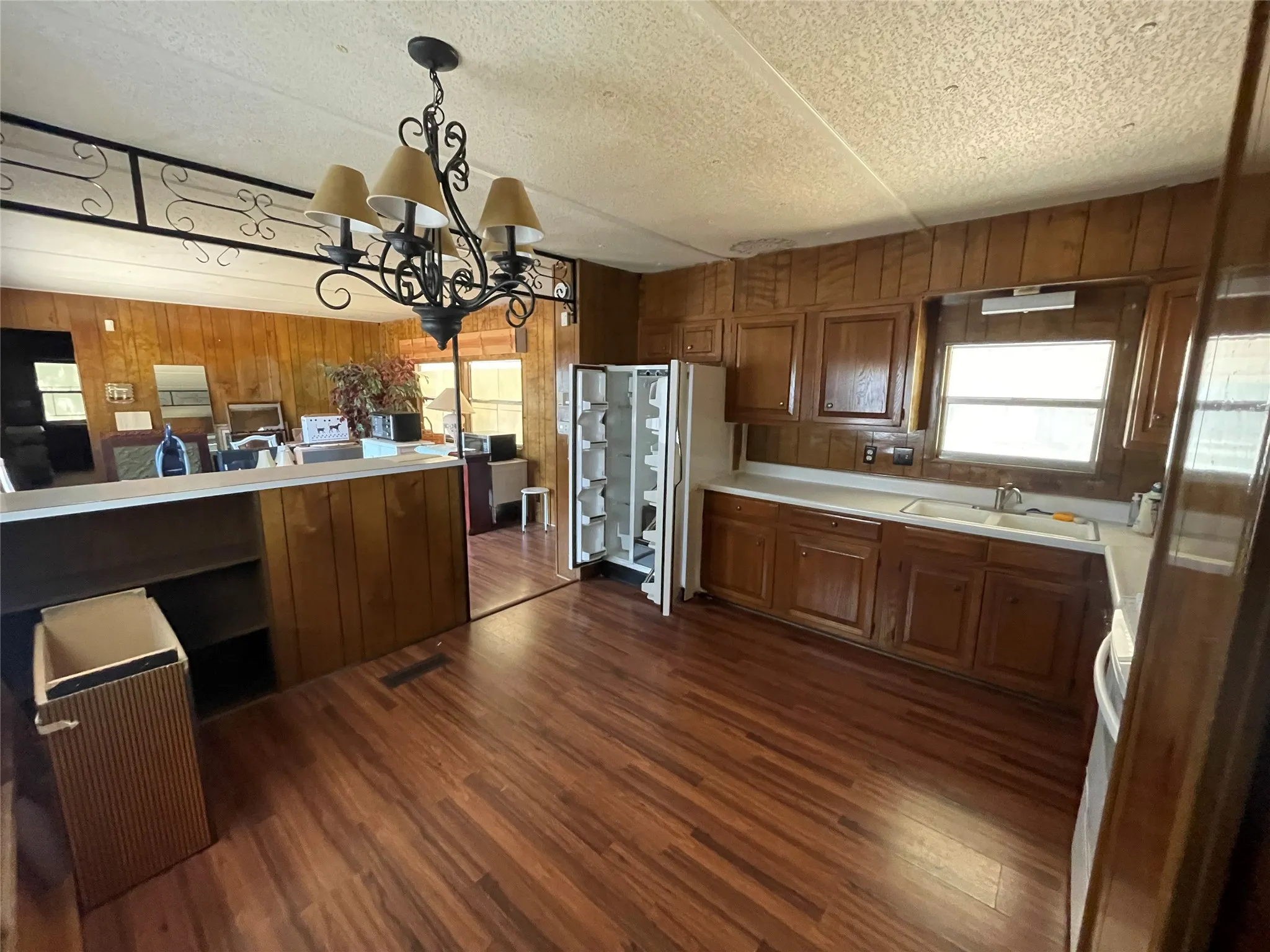 Mobile Home For Sale in Van Zandt County , 104 Humphries Street, Edgewood, Texas 75117, 3 Bedroom, 2 Bathroom, Garage spaces, 1,336 Sqft, built in 1976, mls#21385579, Real Estate Agent in Edgewood, Homes For Sale in Van Zandt county, Homes For Sale in Edgewood, Realtor in Edgewood Texas, Real Estate Brokerage Independent Realty Texas, Luminita Cordes Realtor