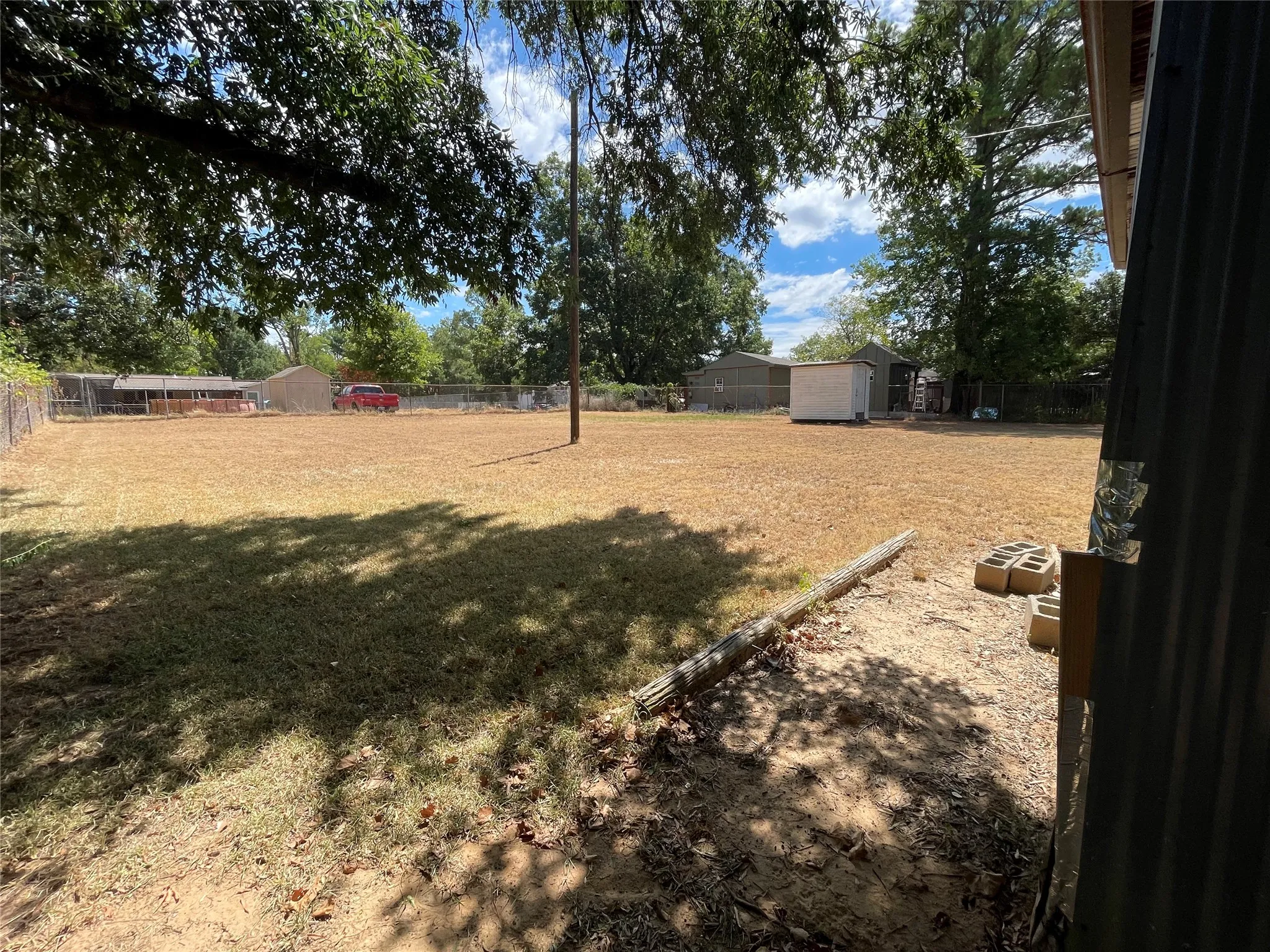 Mobile Home For Sale in Van Zandt County , 104 Humphries Street, Edgewood, Texas 75117, 3 Bedroom, 2 Bathroom, Garage spaces, 1,336 Sqft, built in 1976, mls#21385579, Real Estate Agent in Edgewood, Homes For Sale in Van Zandt county, Homes For Sale in Edgewood, Realtor in Edgewood Texas, Real Estate Brokerage Independent Realty Texas, Luminita Cordes Realtor
