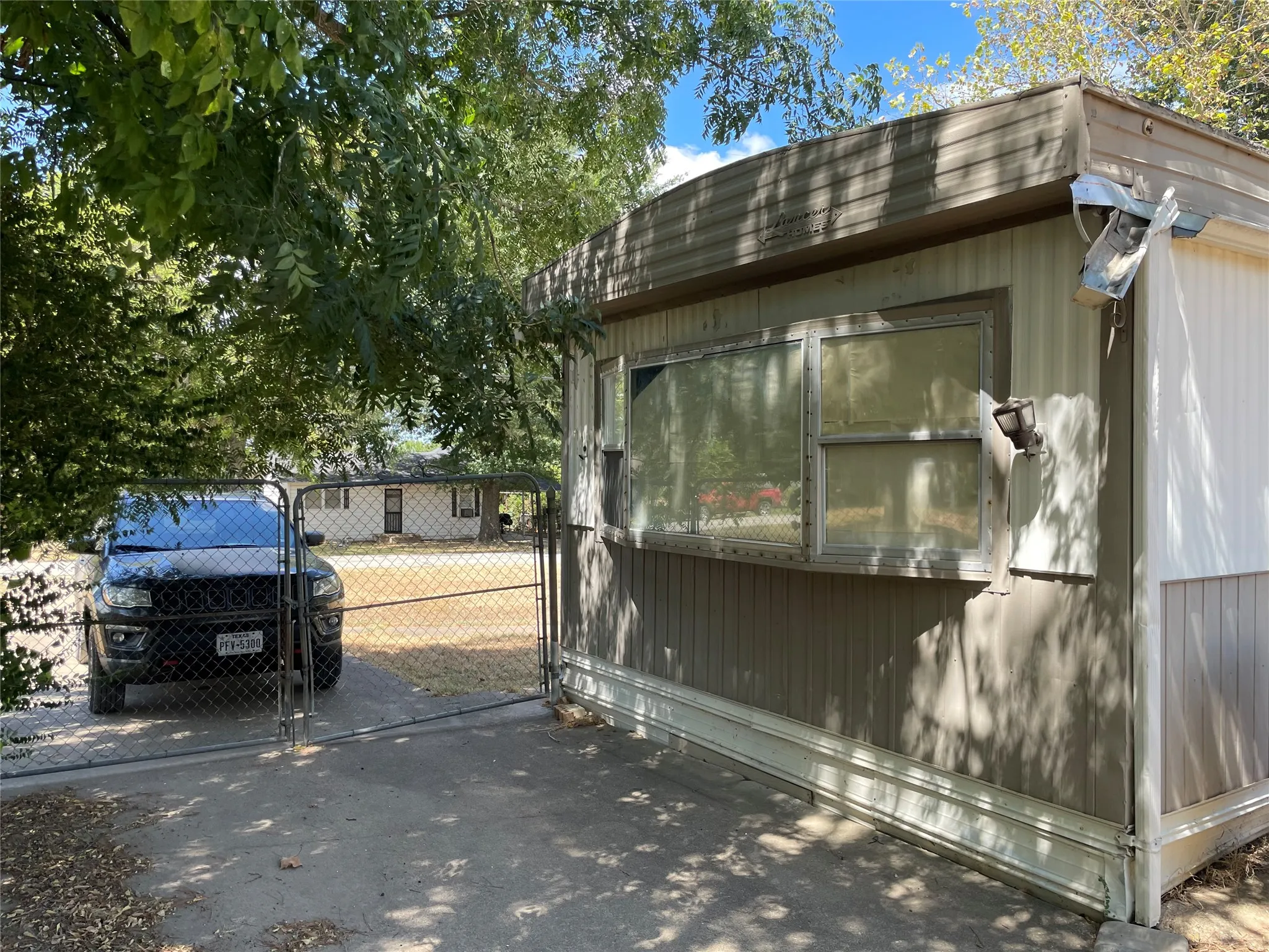 Mobile Home For Sale in Van Zandt County , 104 Humphries Street, Edgewood, Texas 75117, 3 Bedroom, 2 Bathroom, Garage spaces, 1,336 Sqft, built in 1976, mls#21385579, Real Estate Agent in Edgewood, Homes For Sale in Van Zandt county, Homes For Sale in Edgewood, Realtor in Edgewood Texas, Real Estate Brokerage Independent Realty Texas, Luminita Cordes Realtor