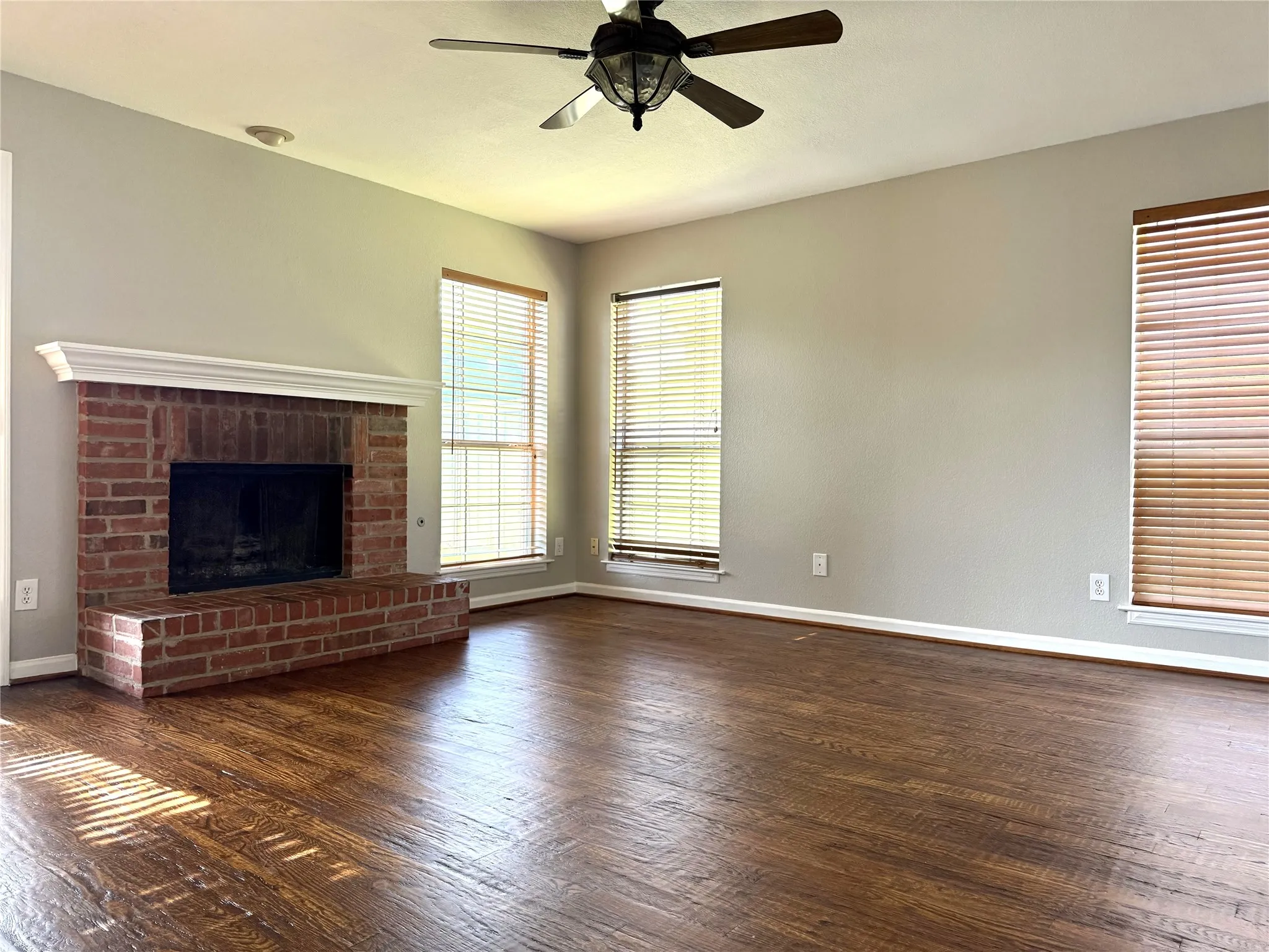 Single Family Residence For Rent in Collin County , 8212 Tavaros Drive, Plano, Texas 75024, 3 Bedroom, 3 Bathroom, 2 Garage spaces, 2,166 Sqft, built in 1993, mls#21385280, Real Estate Agent in Plano, Homes For Rent in Collin county, Homes For Rent in Plano, Realtor in Plano Texas, Real Estate Brokerage Independent Realty Texas, Luminita Cordes Realtor